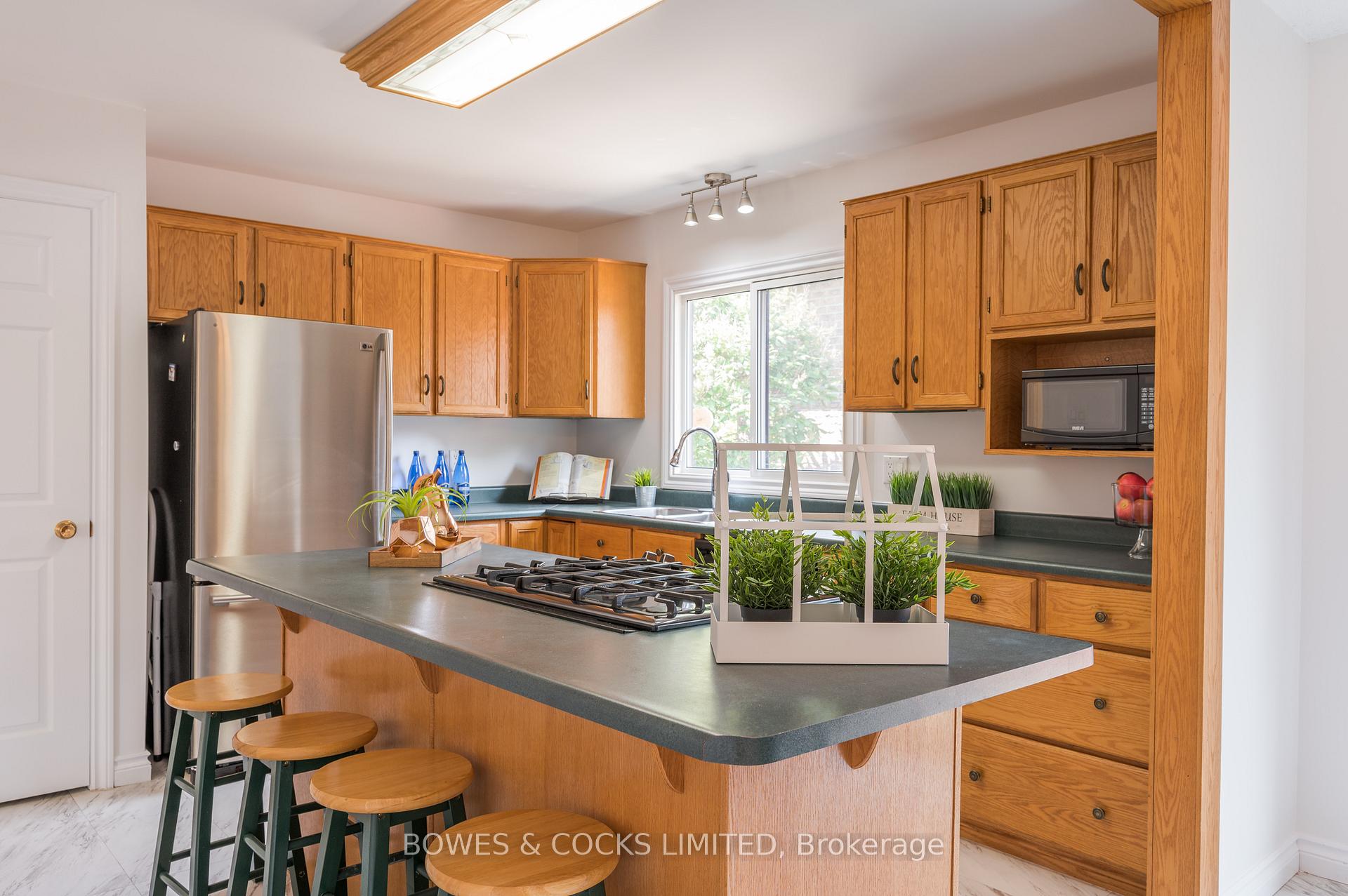 Photo 14 of 2233 Denure Drive, Peterborough, Monaghan Ward 2 — HOMEH