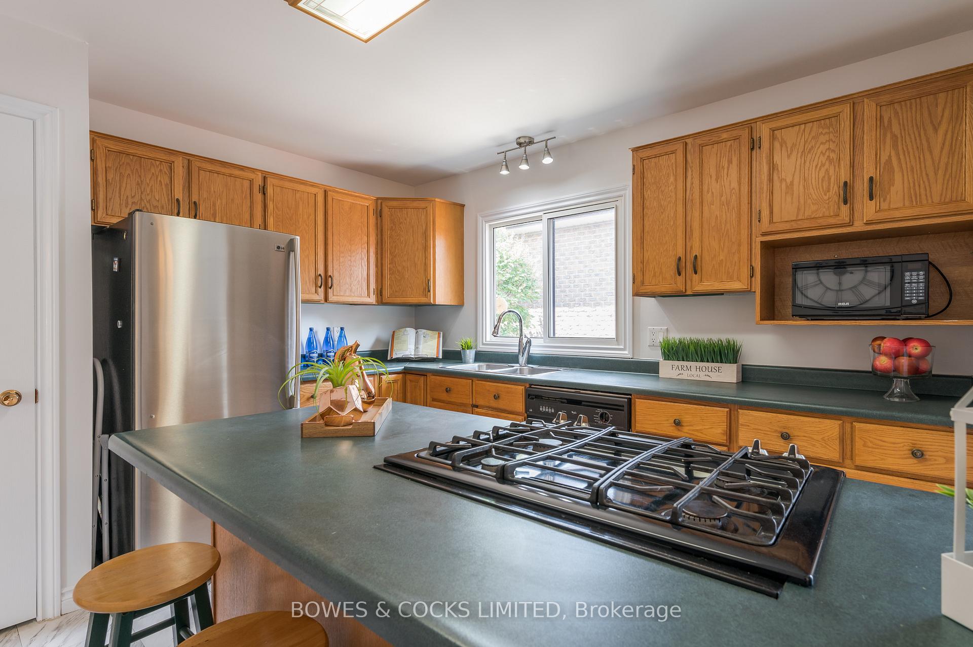 Photo 18 of 2233 Denure Drive, Peterborough, Monaghan Ward 2 — HOMEH