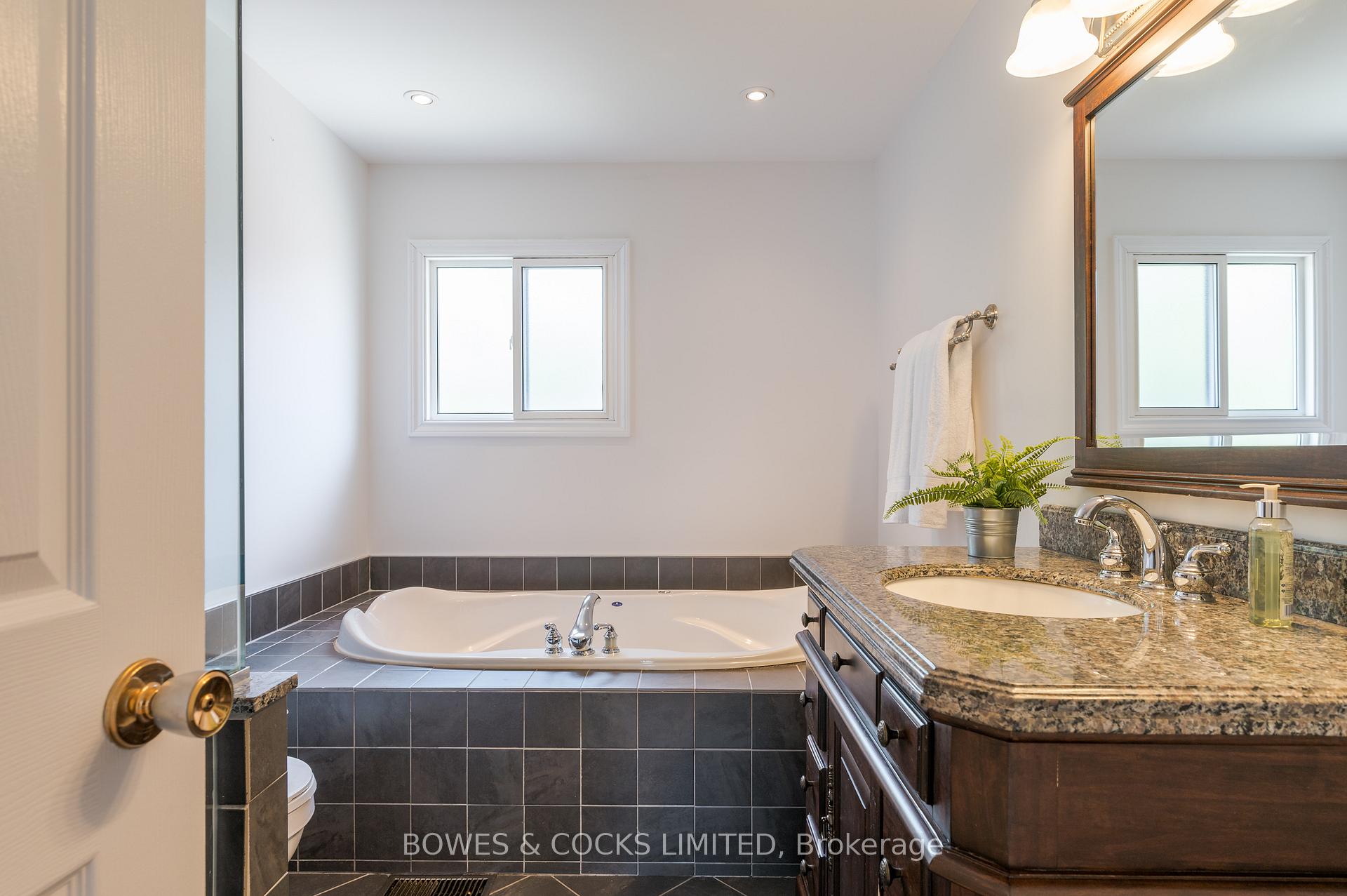 Photo 32 of 2233 Denure Drive, Peterborough, Monaghan Ward 2 — HOMEH