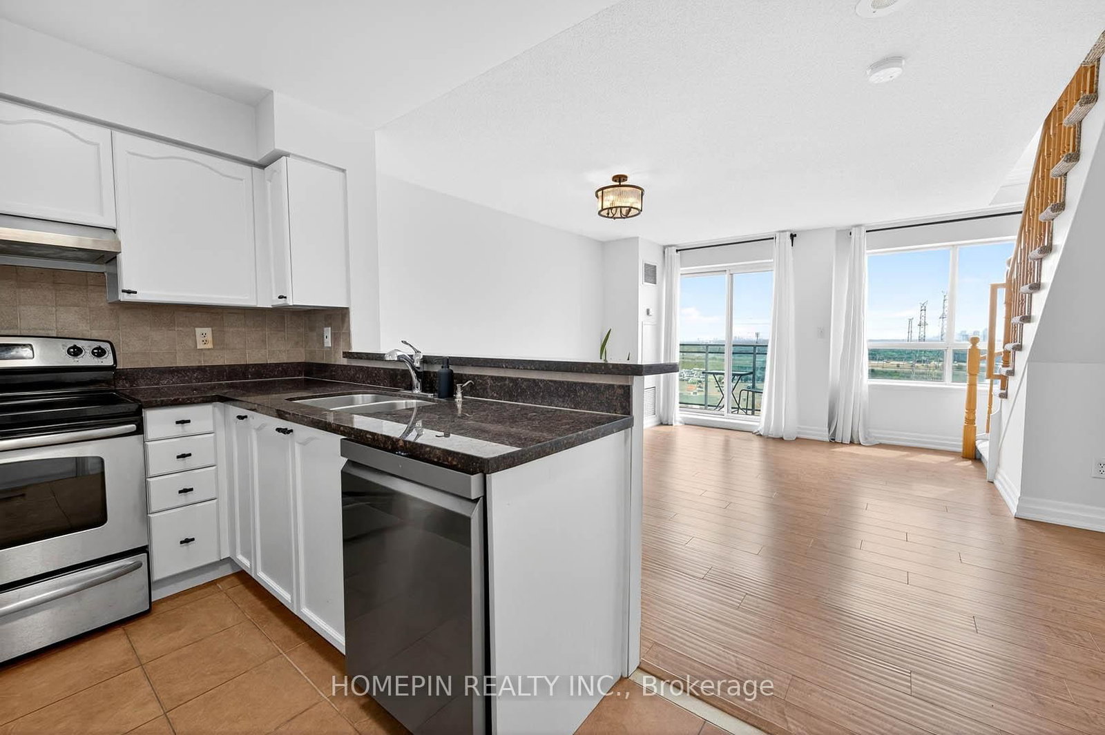 Photo 4 of Unit 1103, 39 Oneida Cres, Richmond Hill, Langstaff — HOMEH