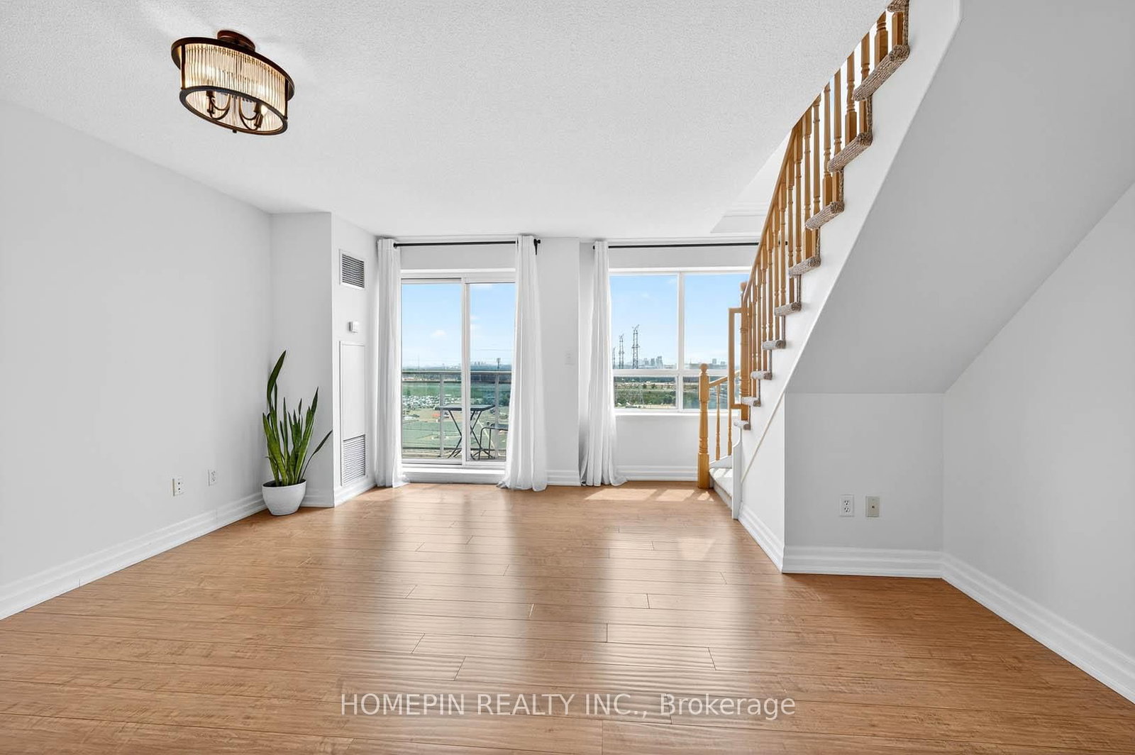 Photo 6 of Unit 1103, 39 Oneida Cres, Richmond Hill, Langstaff — HOMEH