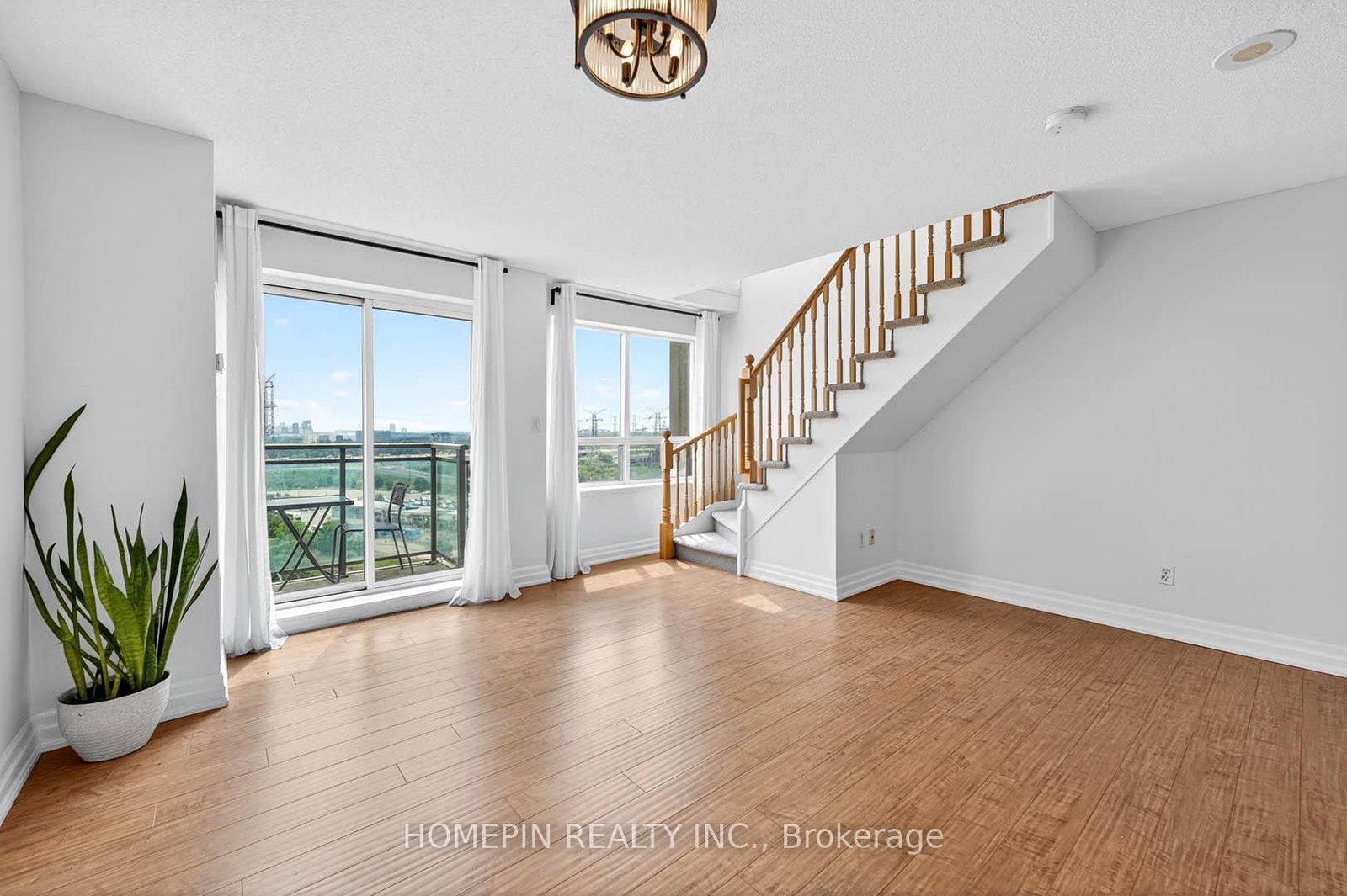 Photo 5 of Unit 1103, 39 Oneida Cres, Richmond Hill, Langstaff — HOMEH