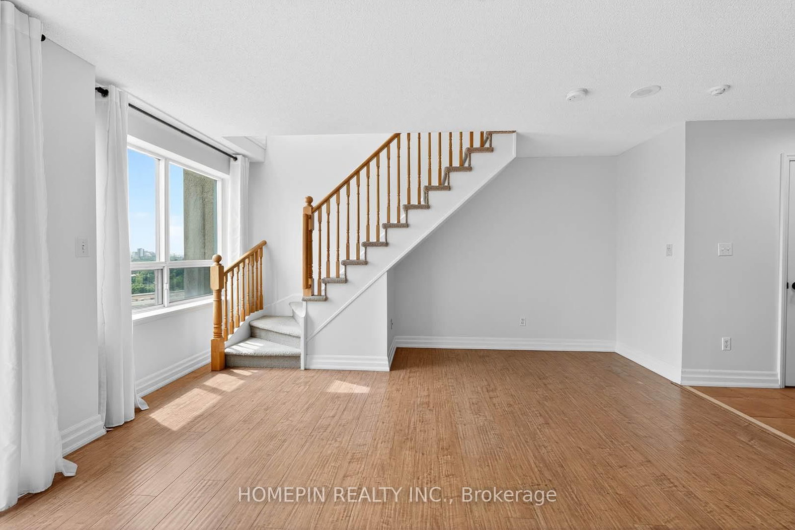 Photo 10 of Unit 1103, 39 Oneida Cres, Richmond Hill, Langstaff — HOMEH