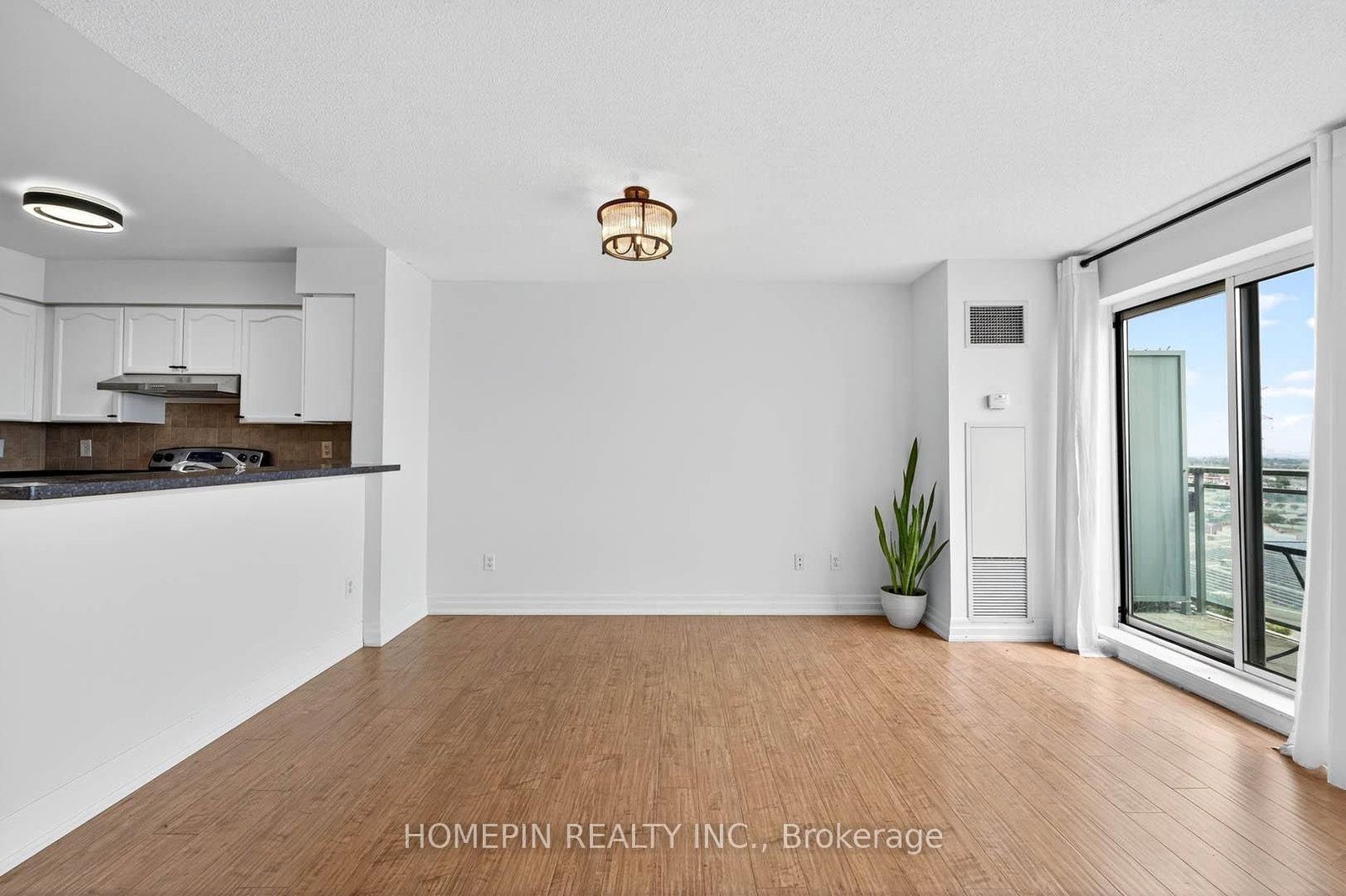 Photo 9 of Unit 1103, 39 Oneida Cres, Richmond Hill, Langstaff — HOMEH
