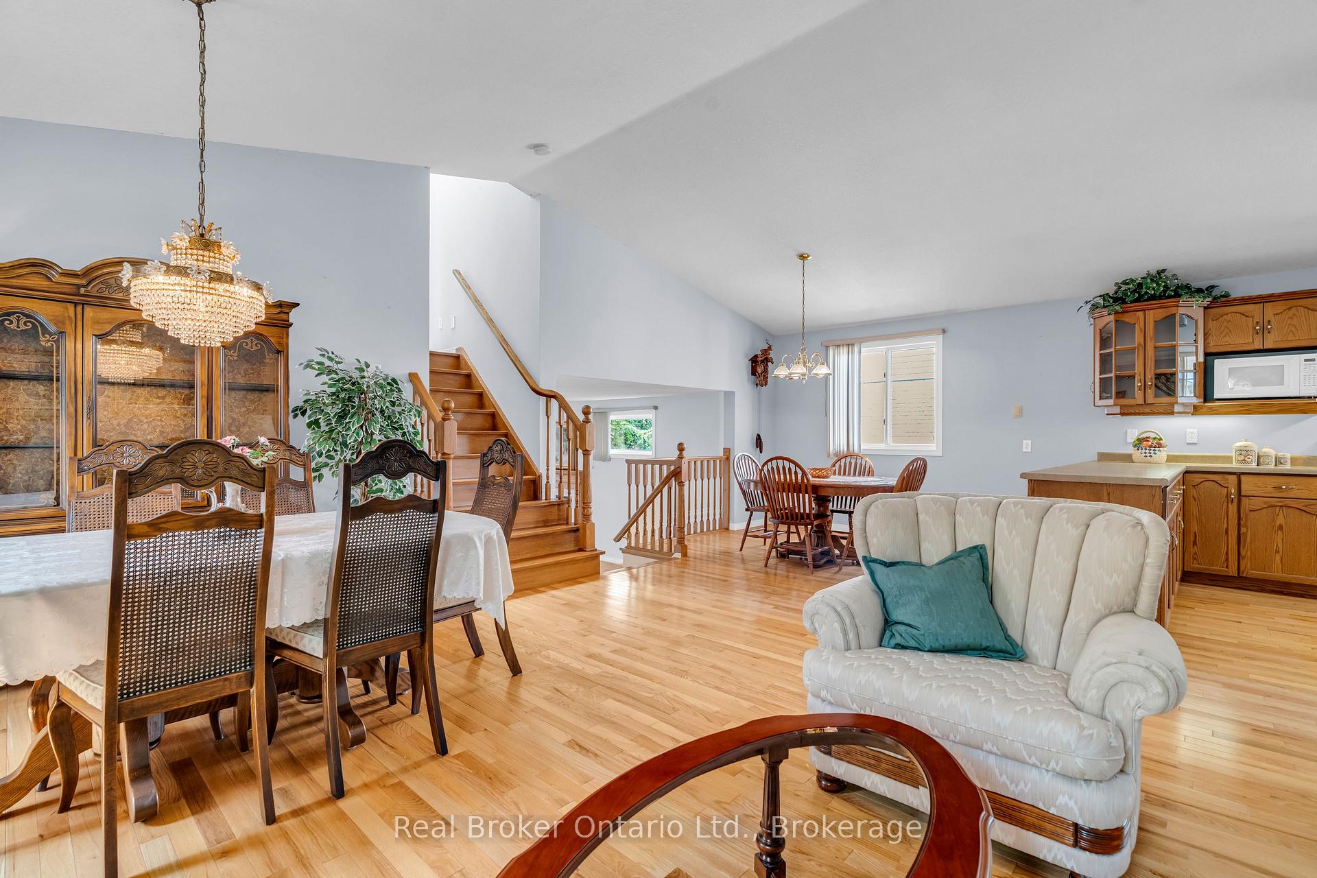 Photo 2 of 37 Borland Drive, Guelph, Clairfields/Hanlon Business Park — HOMEH