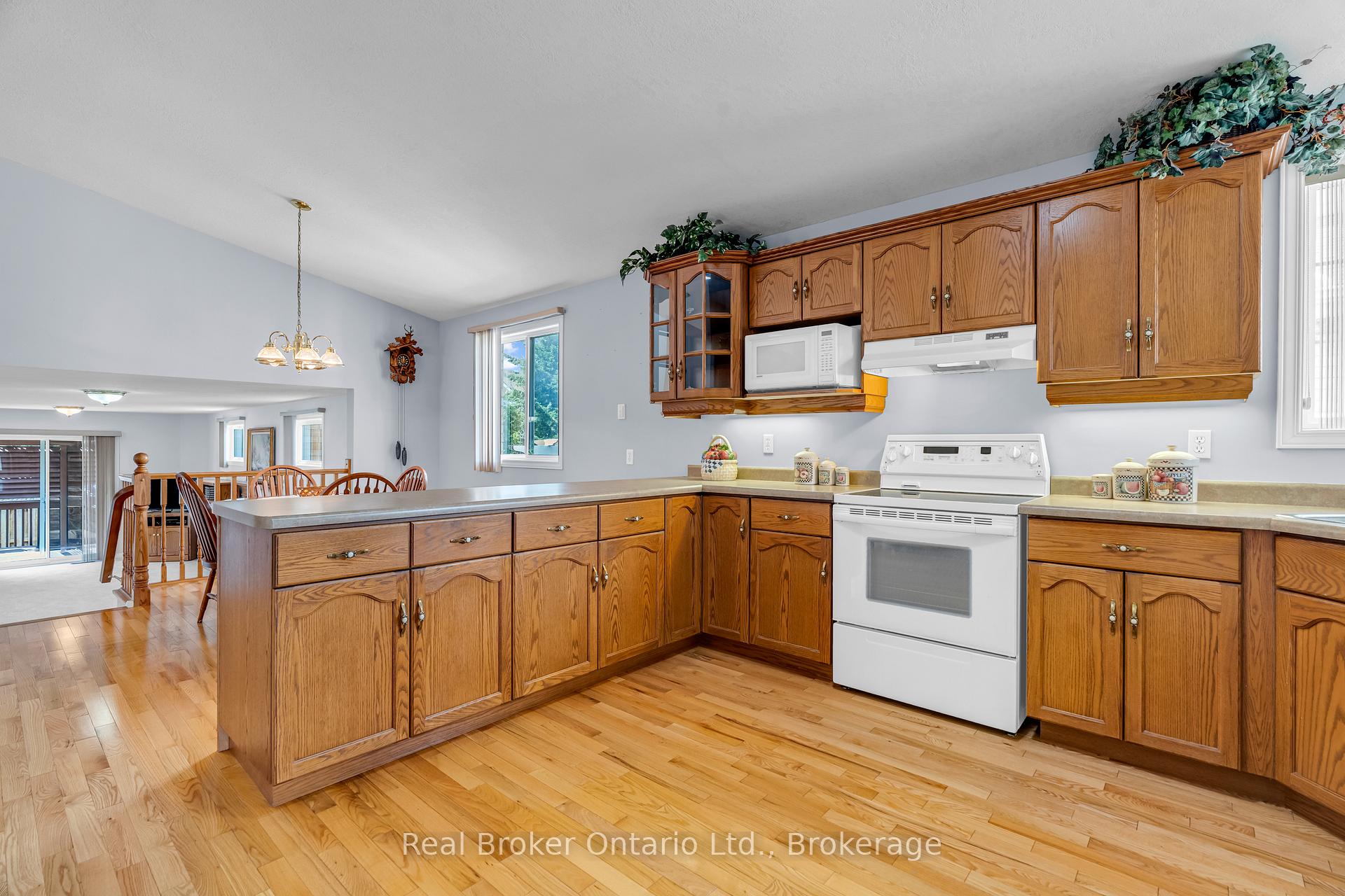 Photo 3 of 37 Borland Drive, Guelph, Clairfields/Hanlon Business Park — HOMEH