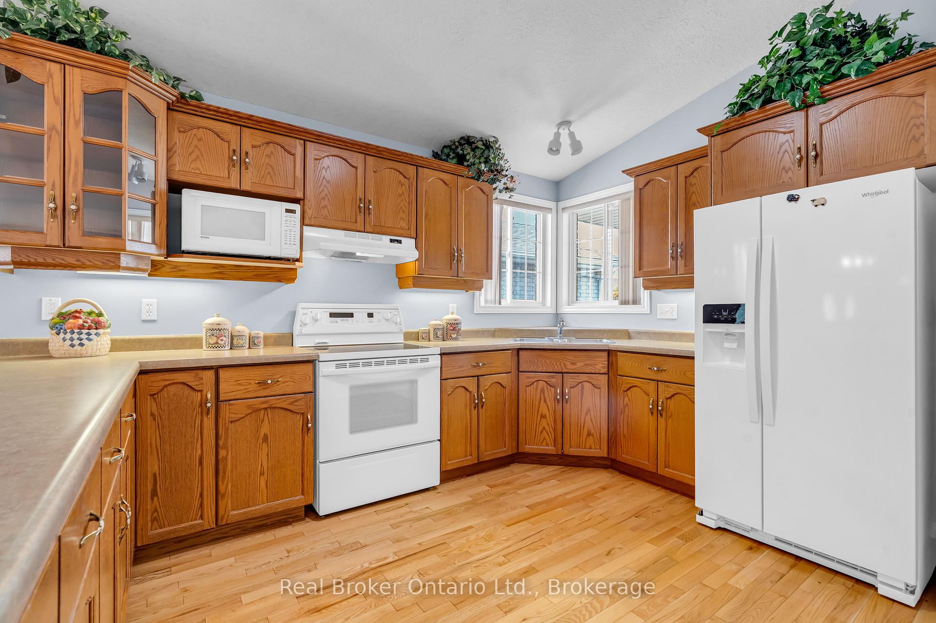 Photo 4 of 37 Borland Drive, Guelph, Clairfields/Hanlon Business Park — HOMEH