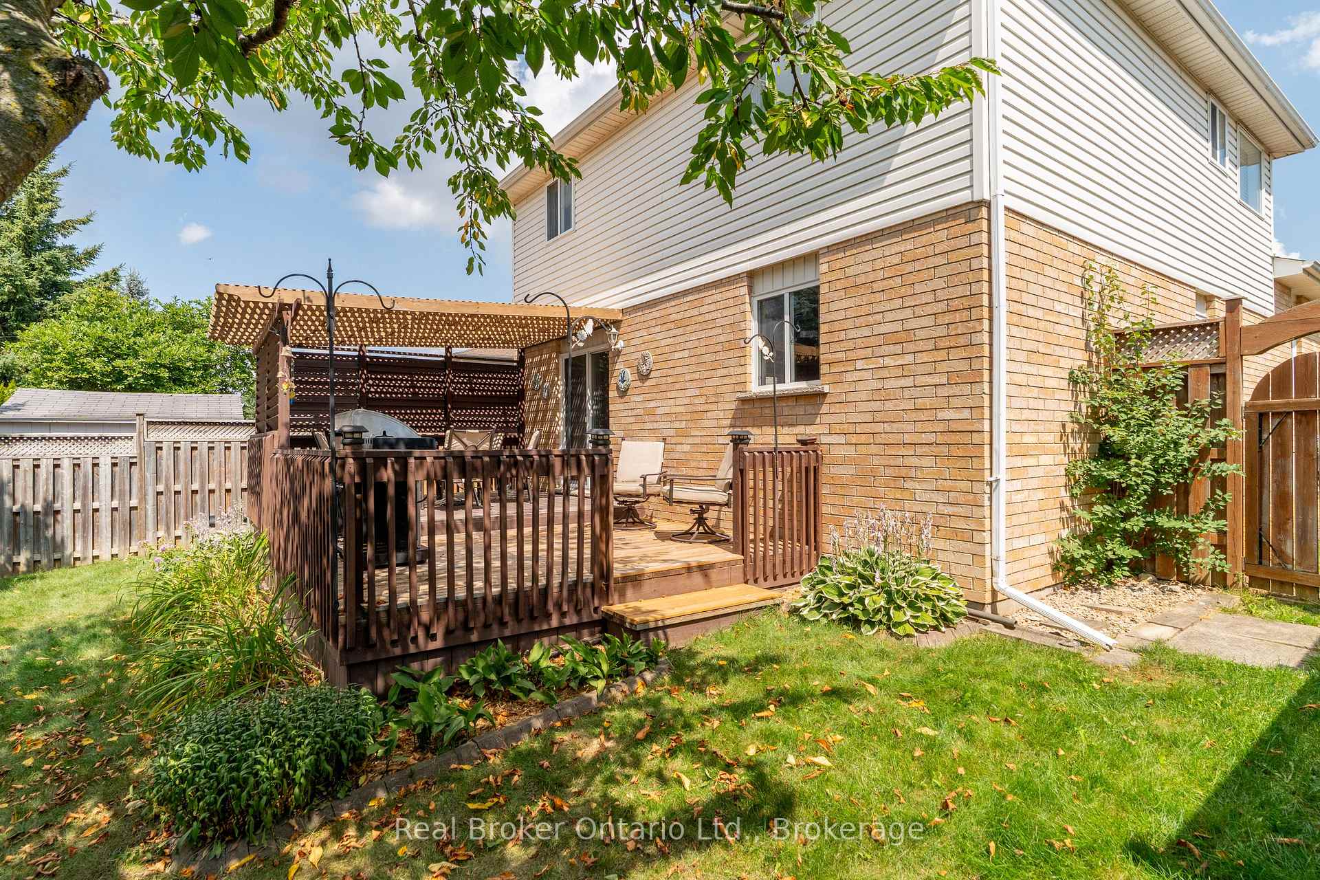 Photo 8 of 37 Borland Drive, Guelph, Clairfields/Hanlon Business Park — HOMEH