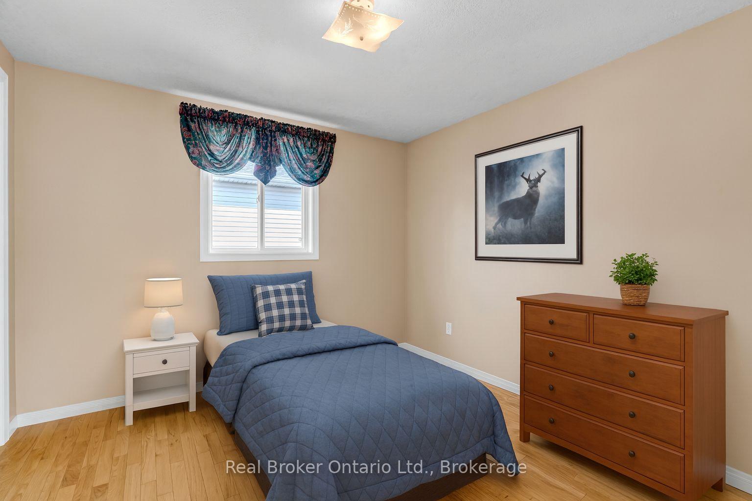 Photo 13 of 37 Borland Drive, Guelph, Clairfields/Hanlon Business Park — HOMEH
