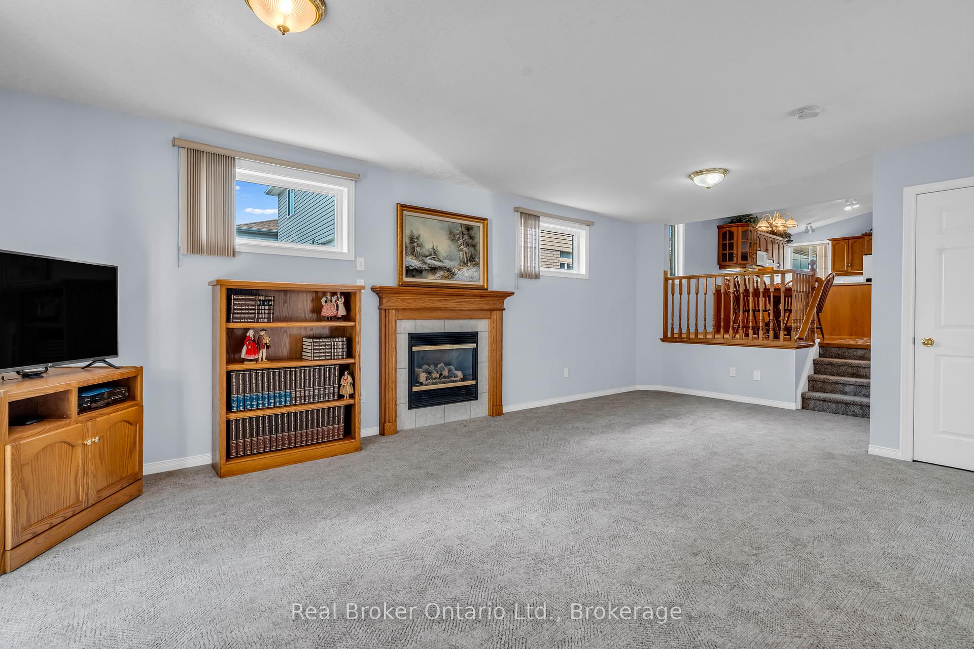 Photo 14 of 37 Borland Drive, Guelph, Clairfields/Hanlon Business Park — HOMEH