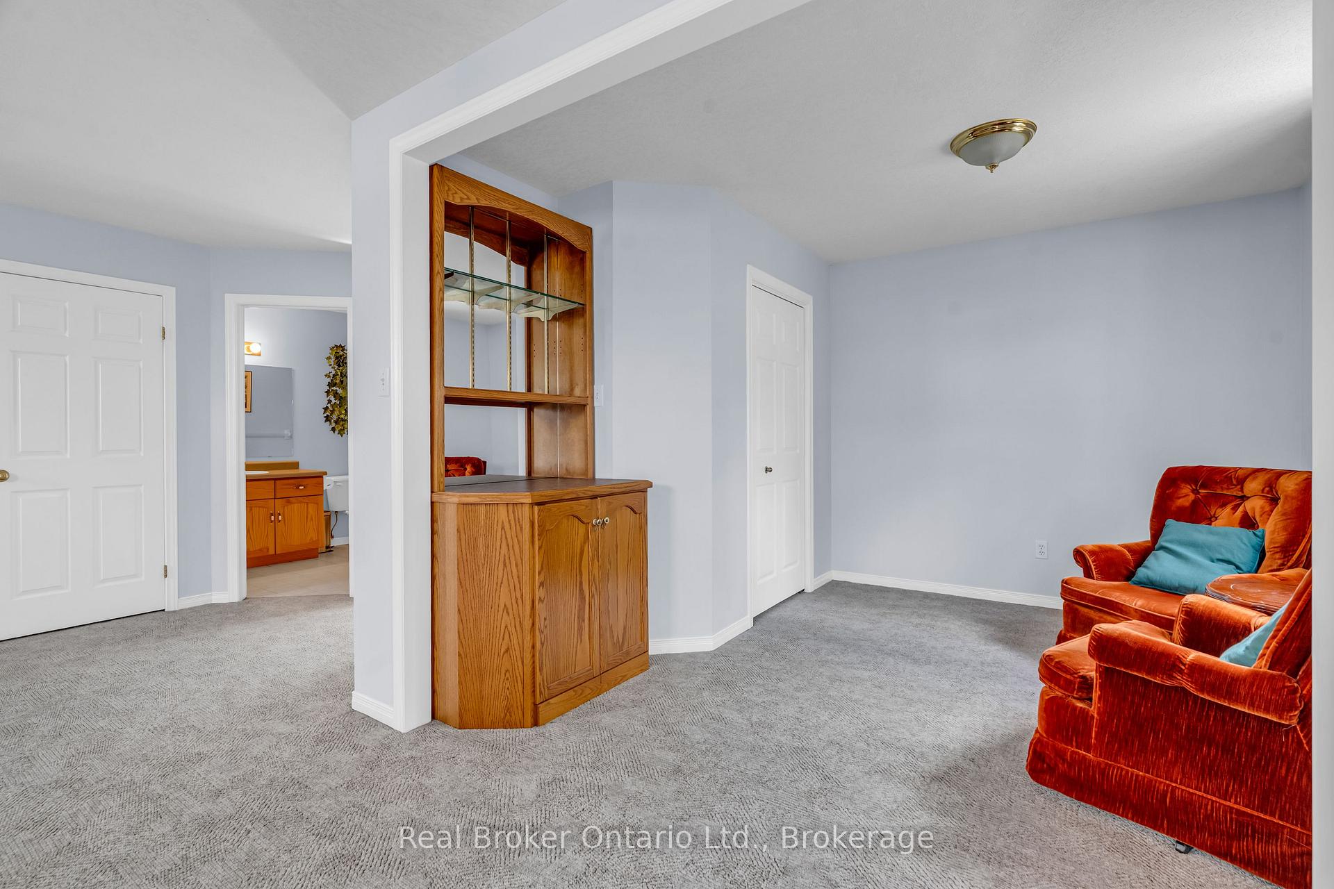 Photo 16 of 37 Borland Drive, Guelph, Clairfields/Hanlon Business Park — HOMEH
