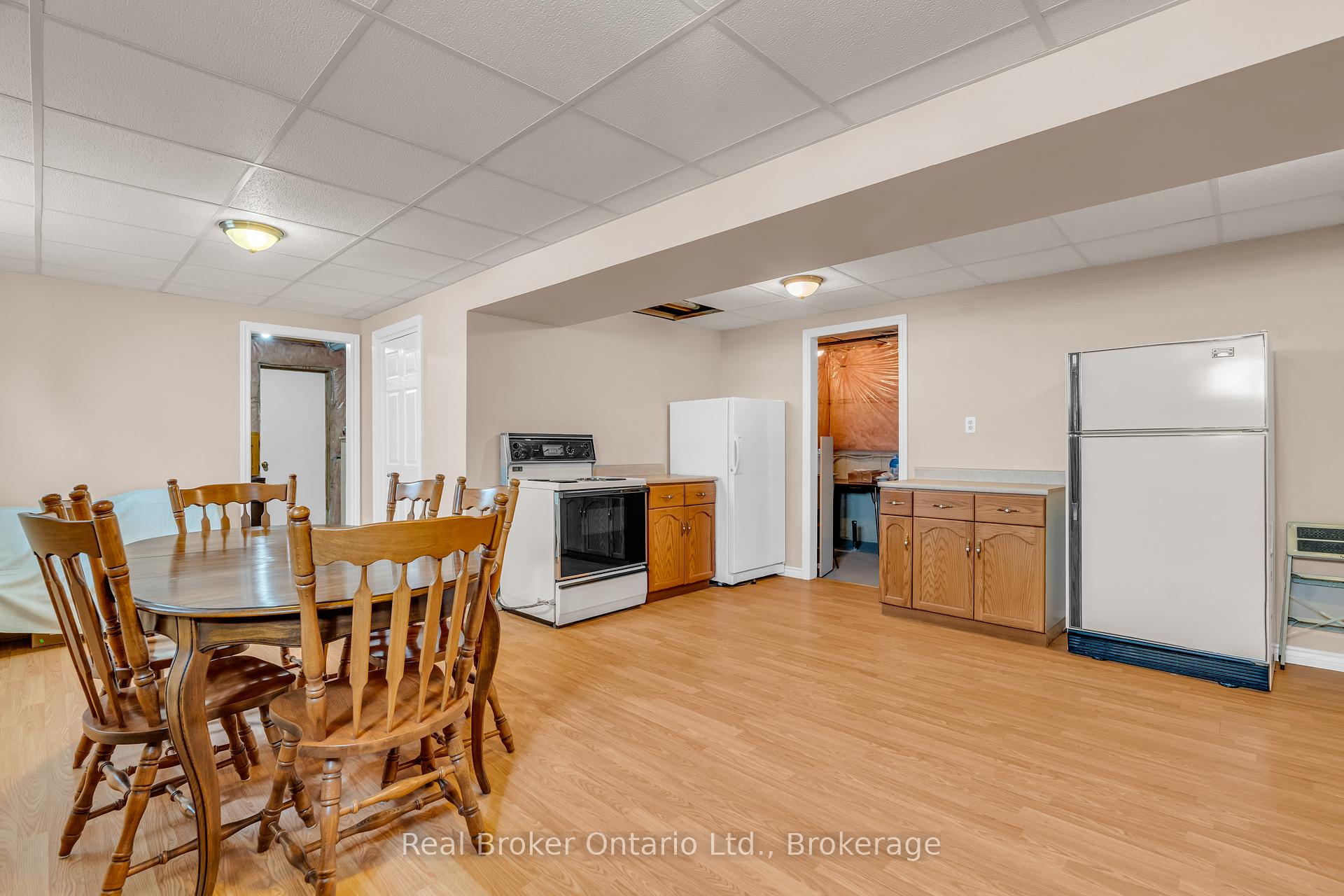 Photo 19 of 37 Borland Drive, Guelph, Clairfields/Hanlon Business Park — HOMEH