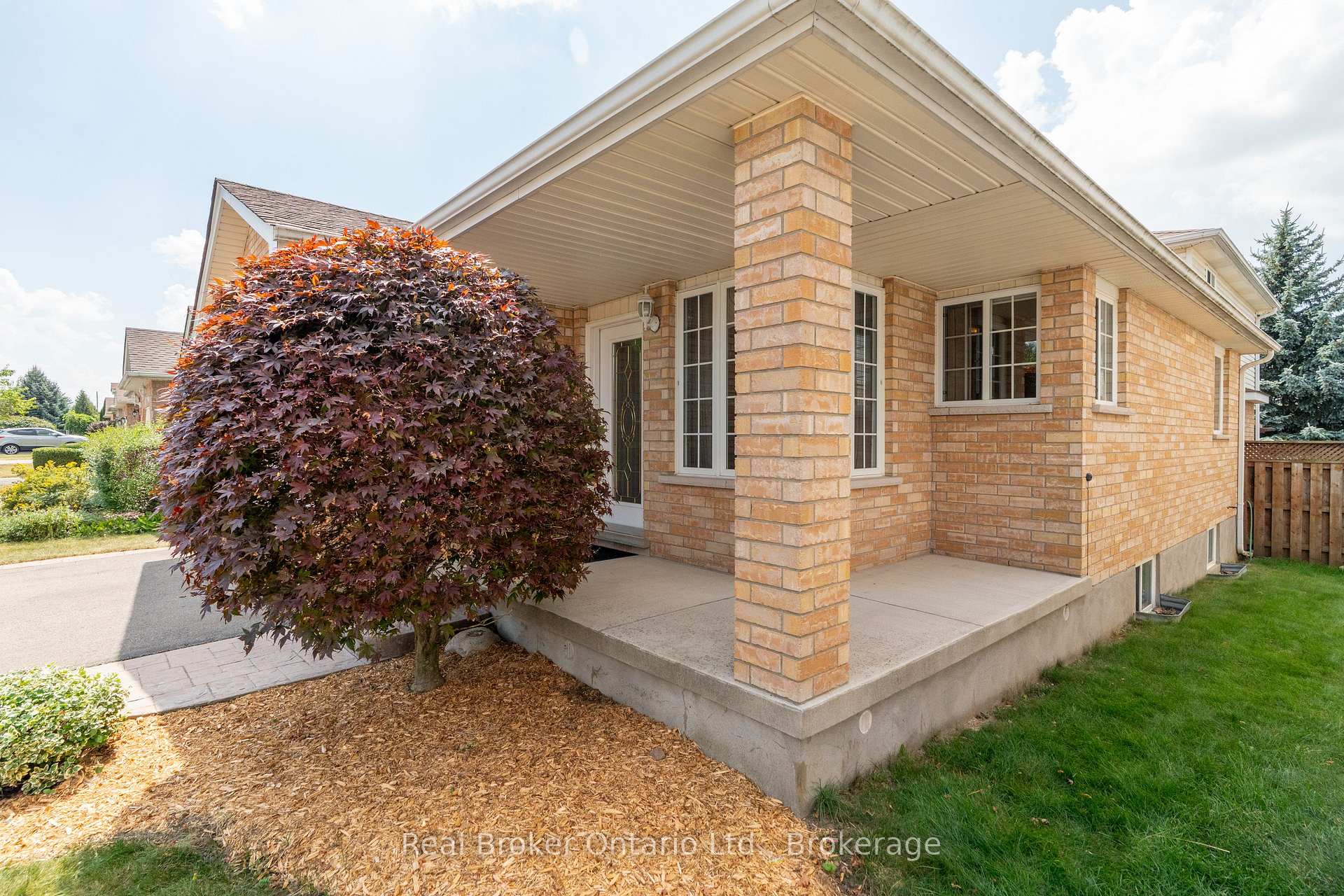 Photo 21 of 37 Borland Drive, Guelph, Clairfields/Hanlon Business Park — HOMEH