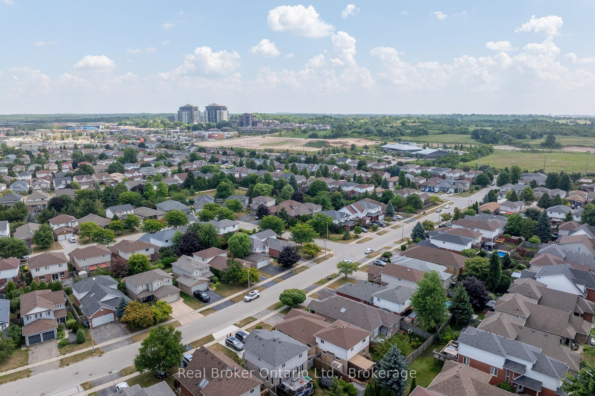 Photo 23 of 37 Borland Drive, Guelph, Clairfields/Hanlon Business Park — HOMEH