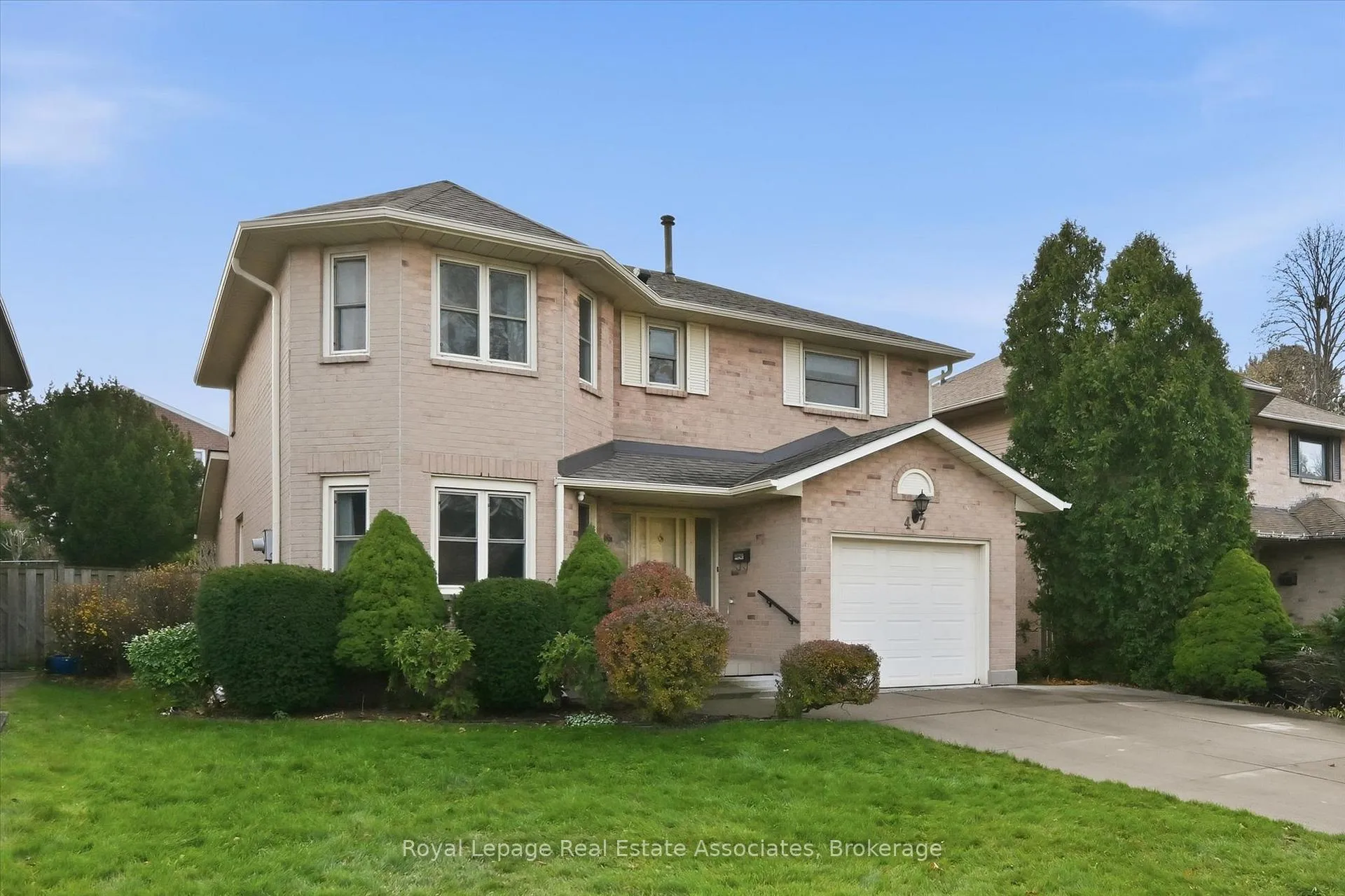 Photo 4 of 47 Elmira Drive, Hamilton, Fessenden — HOMEH