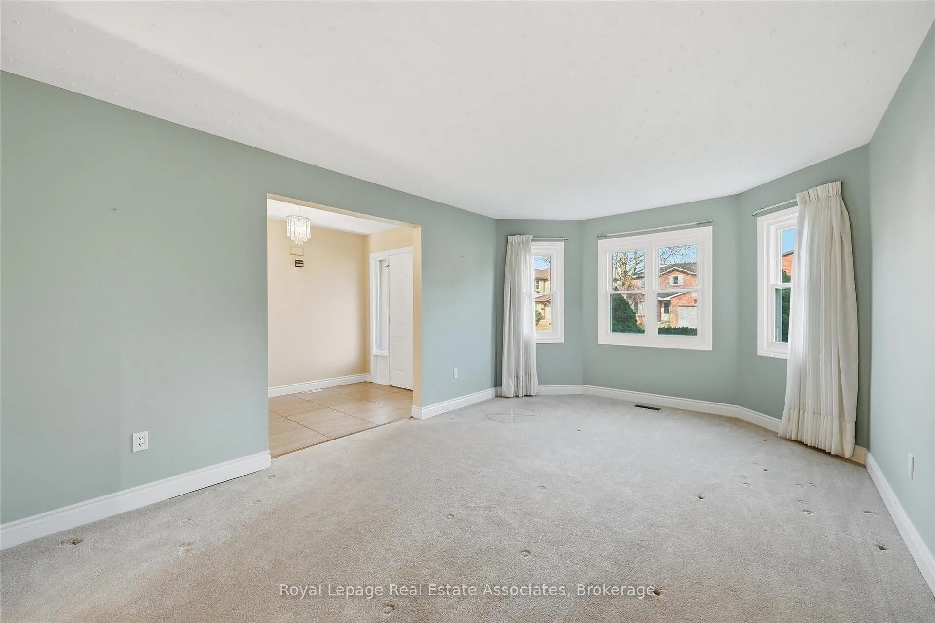 Photo 9 of 47 Elmira Drive, Hamilton, Fessenden — HOMEH