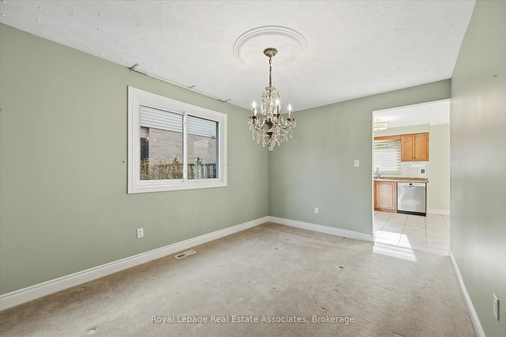 Photo 11 of 47 Elmira Drive, Hamilton, Fessenden — HOMEH