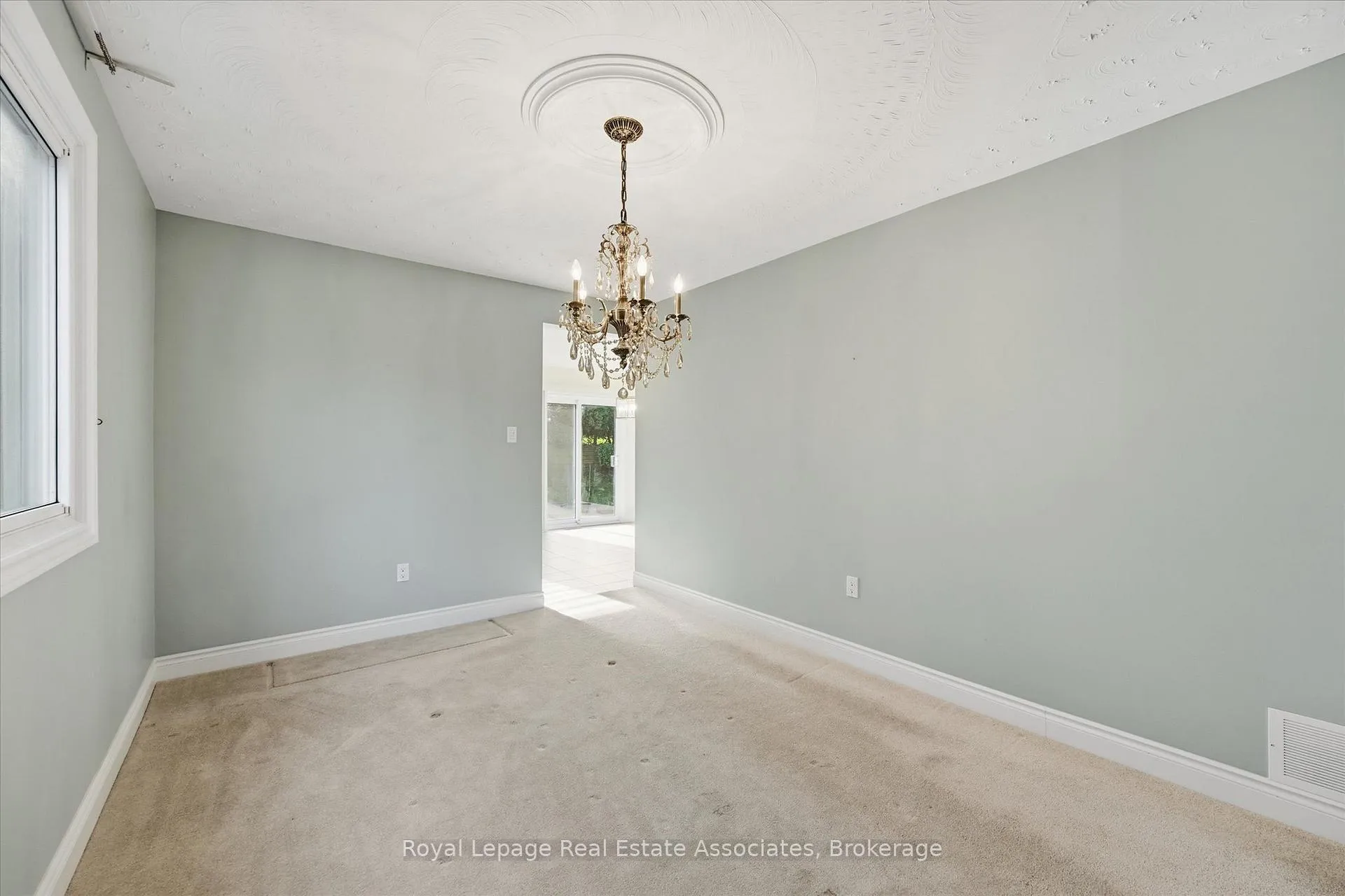 Photo 12 of 47 Elmira Drive, Hamilton, Fessenden — HOMEH