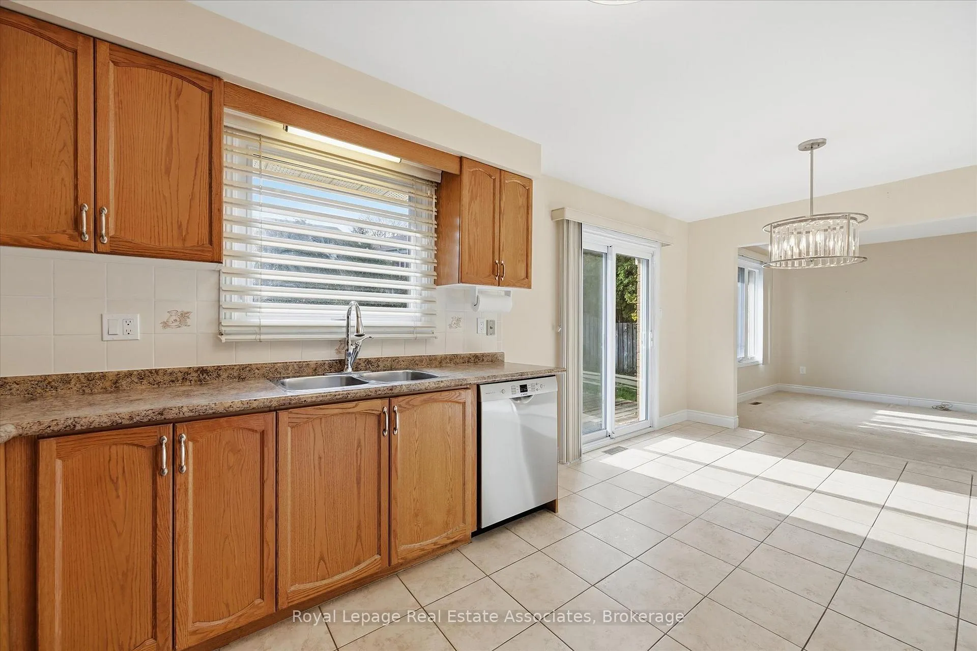 Photo 17 of 47 Elmira Drive, Hamilton, Fessenden — HOMEH