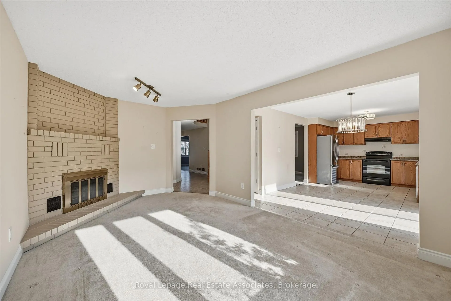 Photo 19 of 47 Elmira Drive, Hamilton, Fessenden — HOMEH