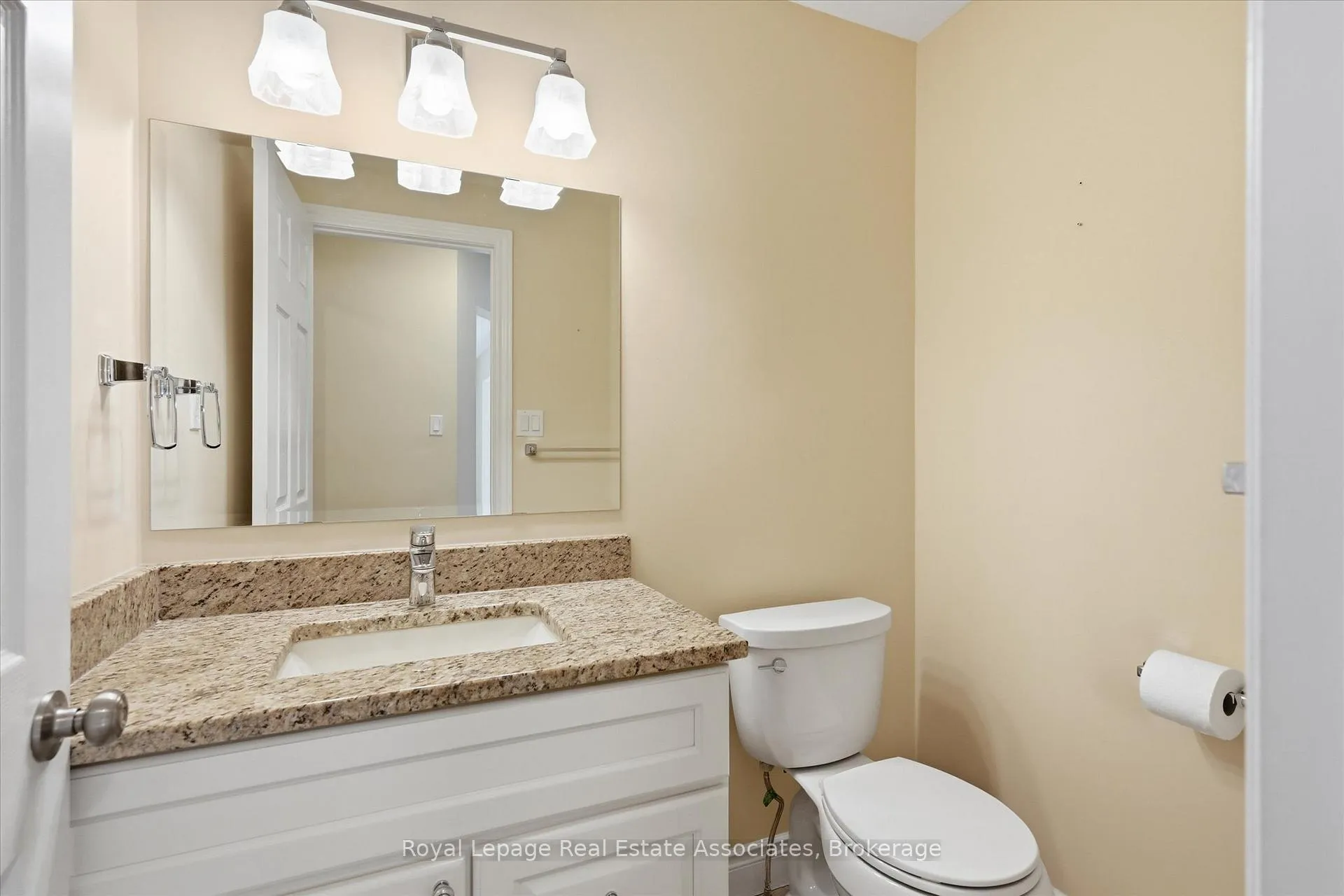 Photo 22 of 47 Elmira Drive, Hamilton, Fessenden — HOMEH