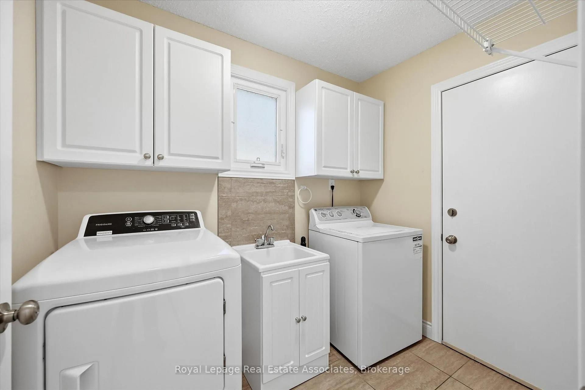 Photo 23 of 47 Elmira Drive, Hamilton, Fessenden — HOMEH