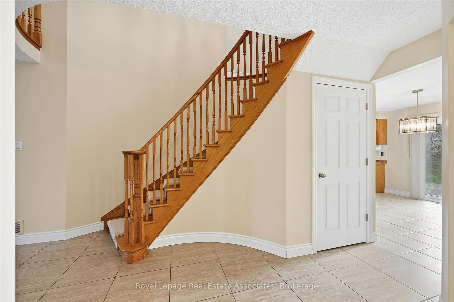 Photo 24 of 47 Elmira Drive, Hamilton, Fessenden — HOMEH