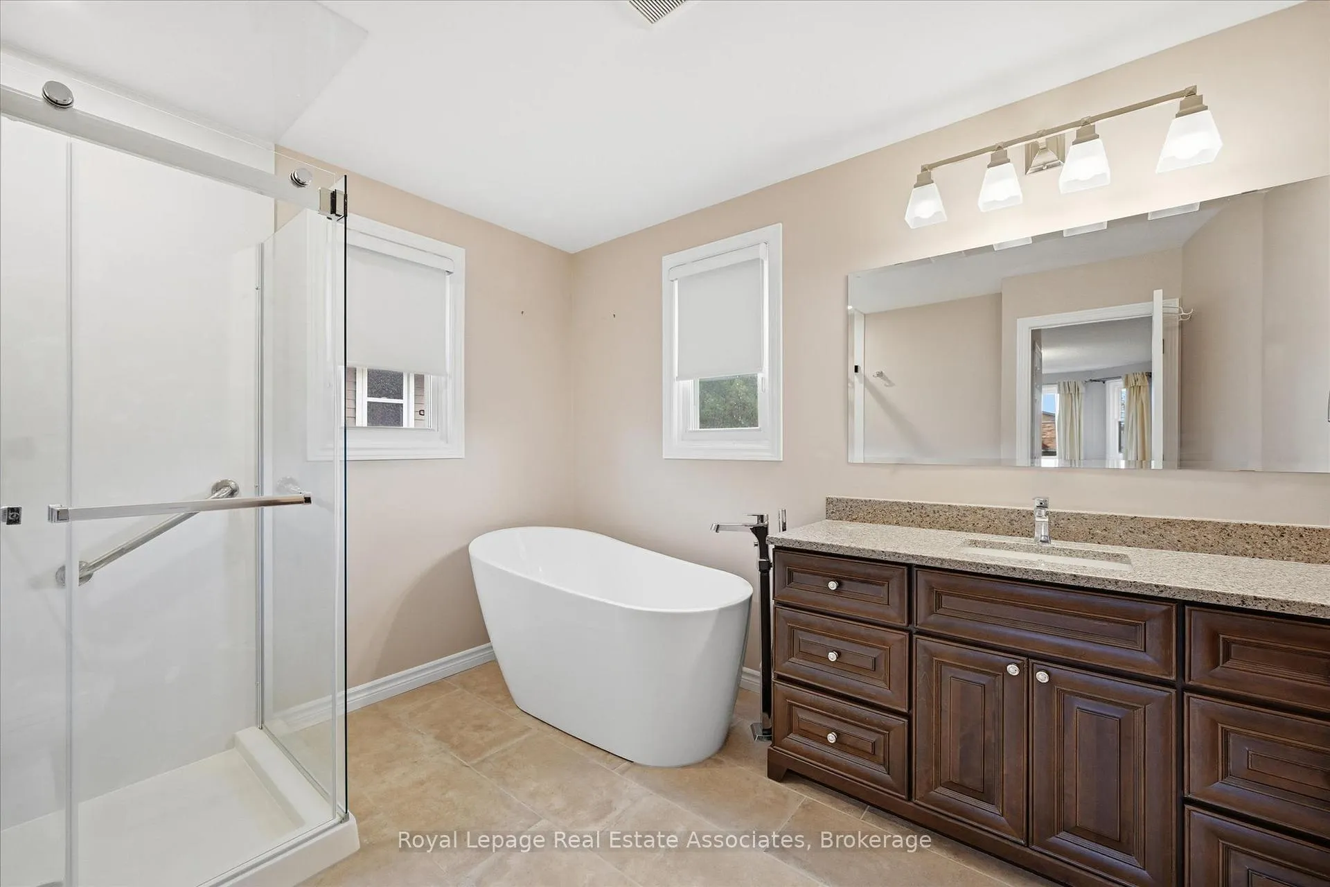 Photo 28 of 47 Elmira Drive, Hamilton, Fessenden — HOMEH