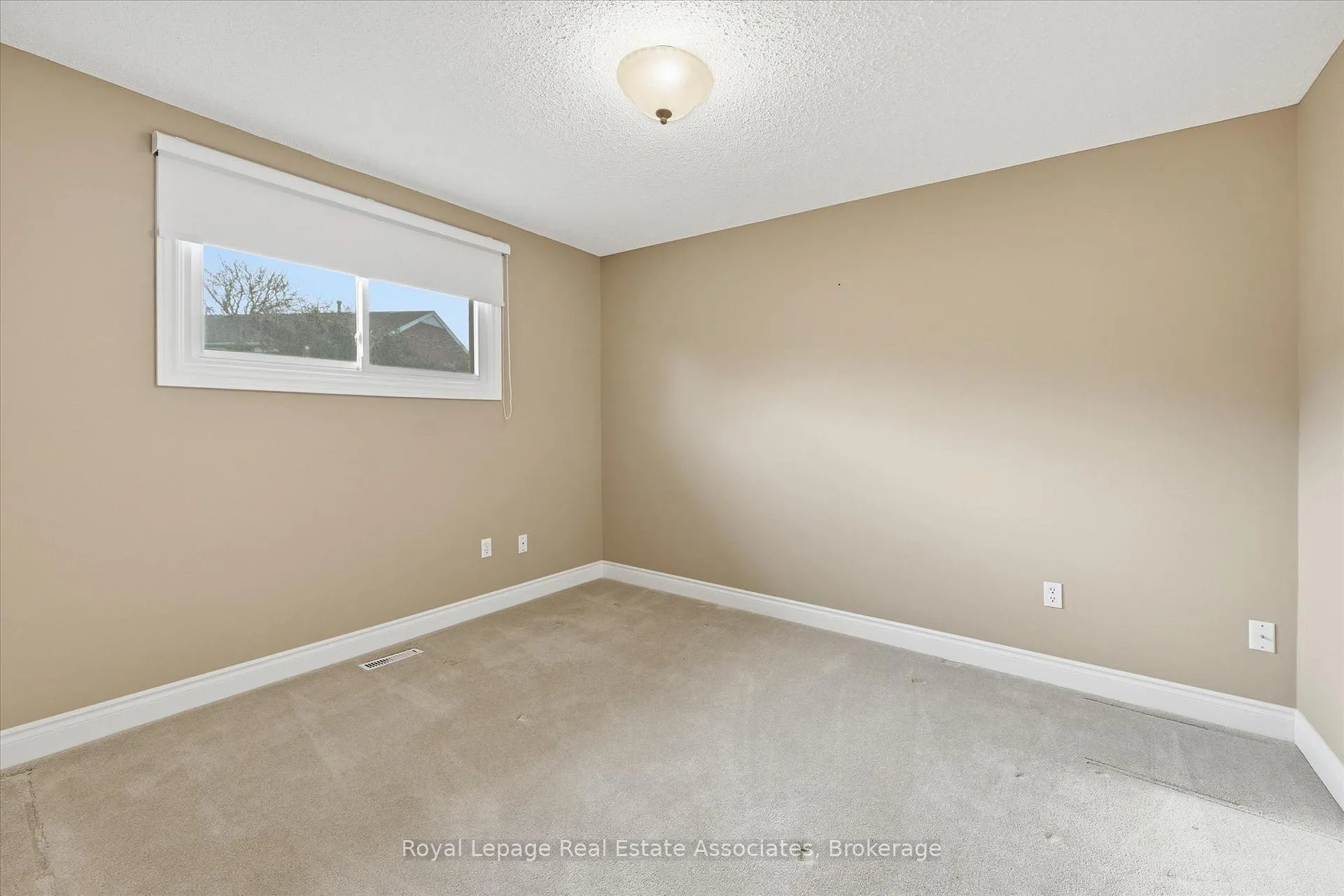 Photo 30 of 47 Elmira Drive, Hamilton, Fessenden — HOMEH