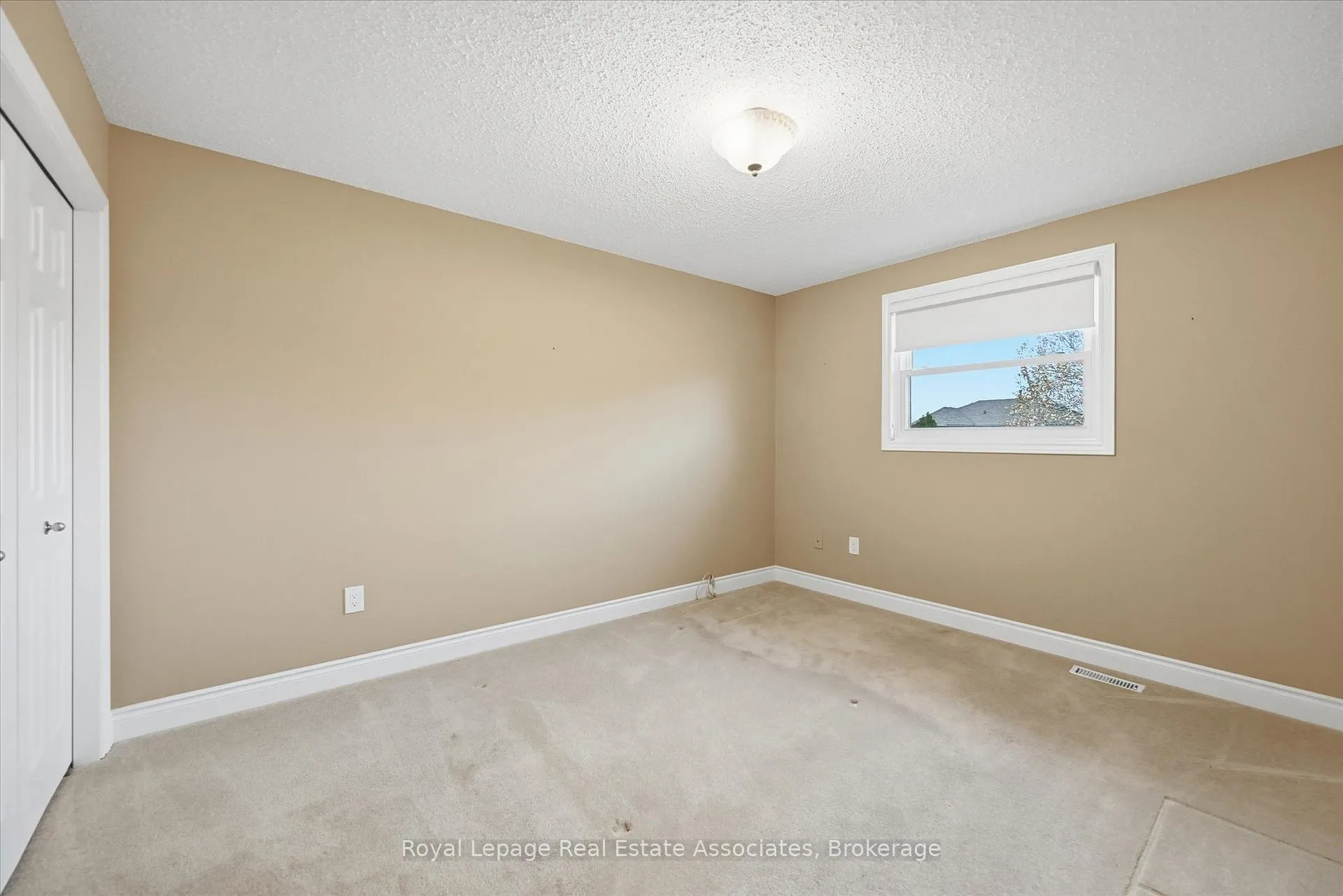 Photo 32 of 47 Elmira Drive, Hamilton, Fessenden — HOMEH