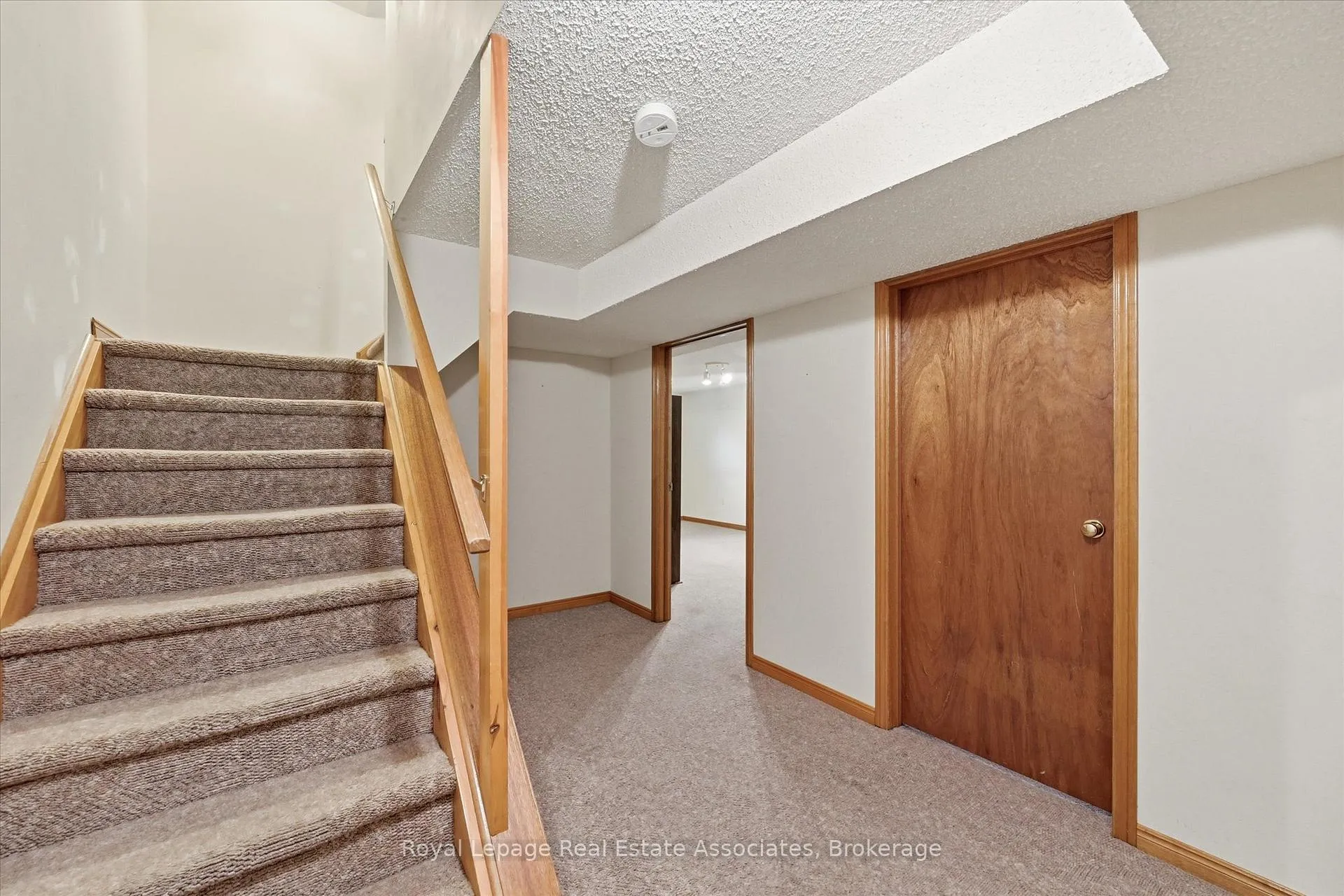 Photo 37 of 47 Elmira Drive, Hamilton, Fessenden — HOMEH