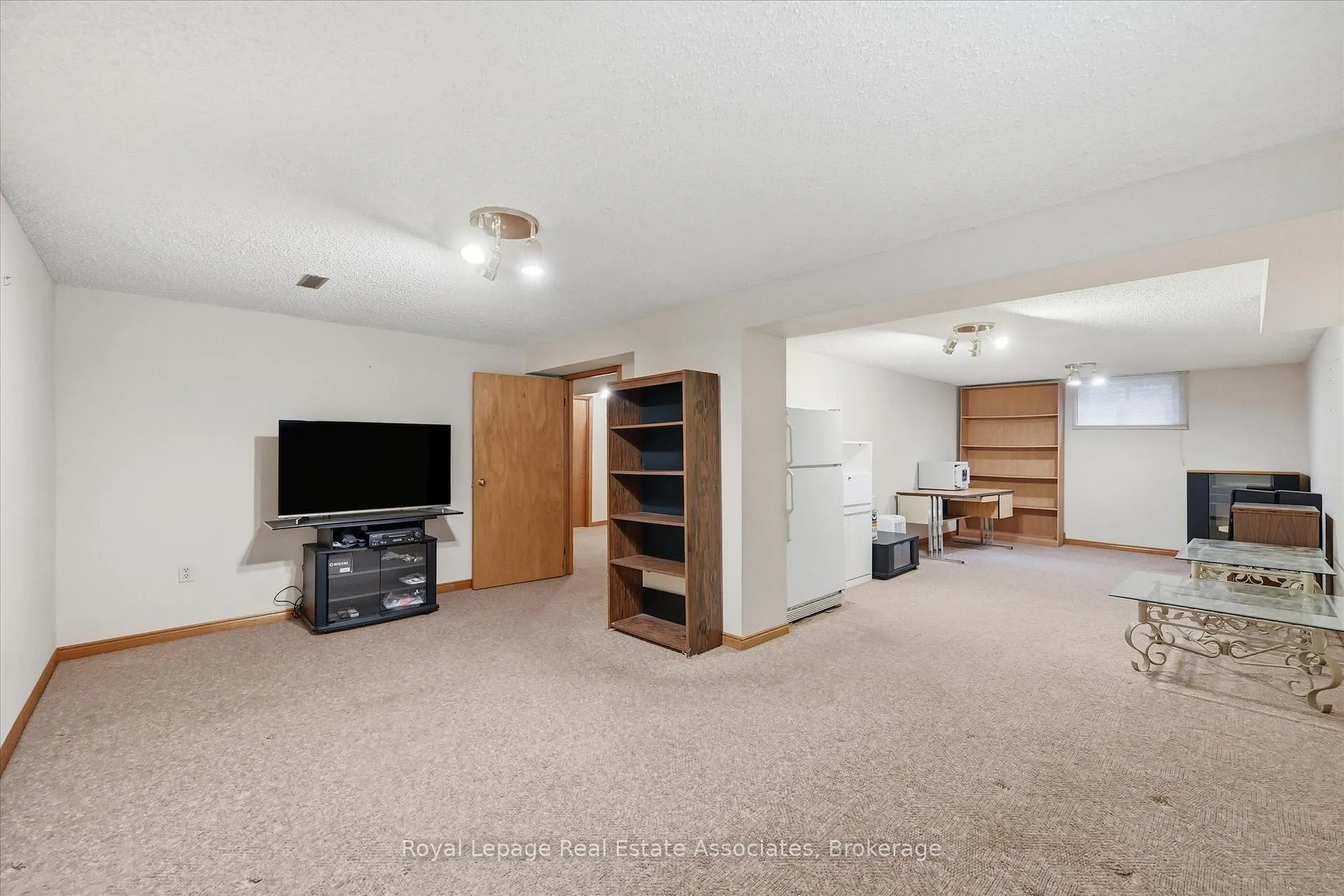 Photo 38 of 47 Elmira Drive, Hamilton, Fessenden — HOMEH
