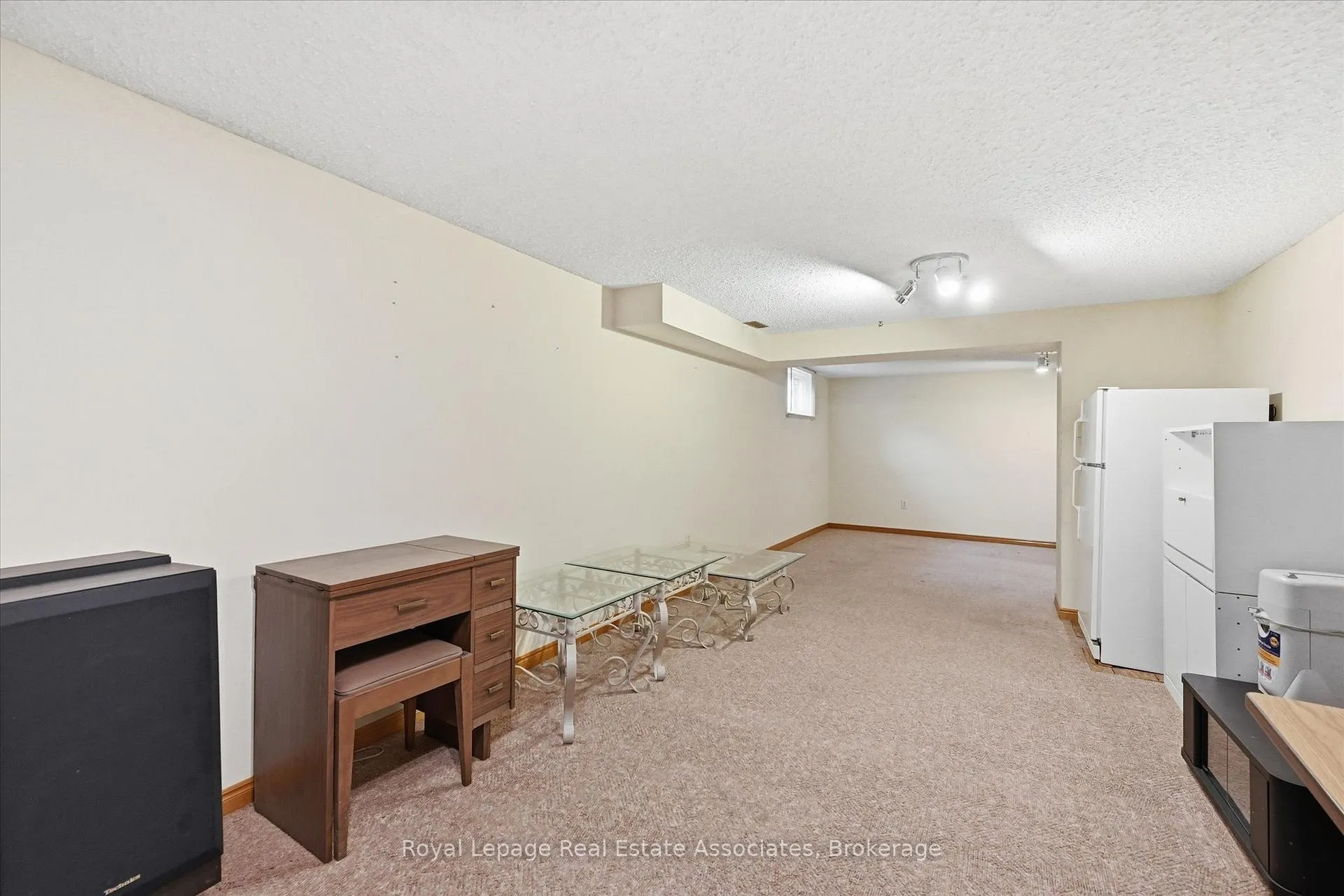 Photo 39 of 47 Elmira Drive, Hamilton, Fessenden — HOMEH