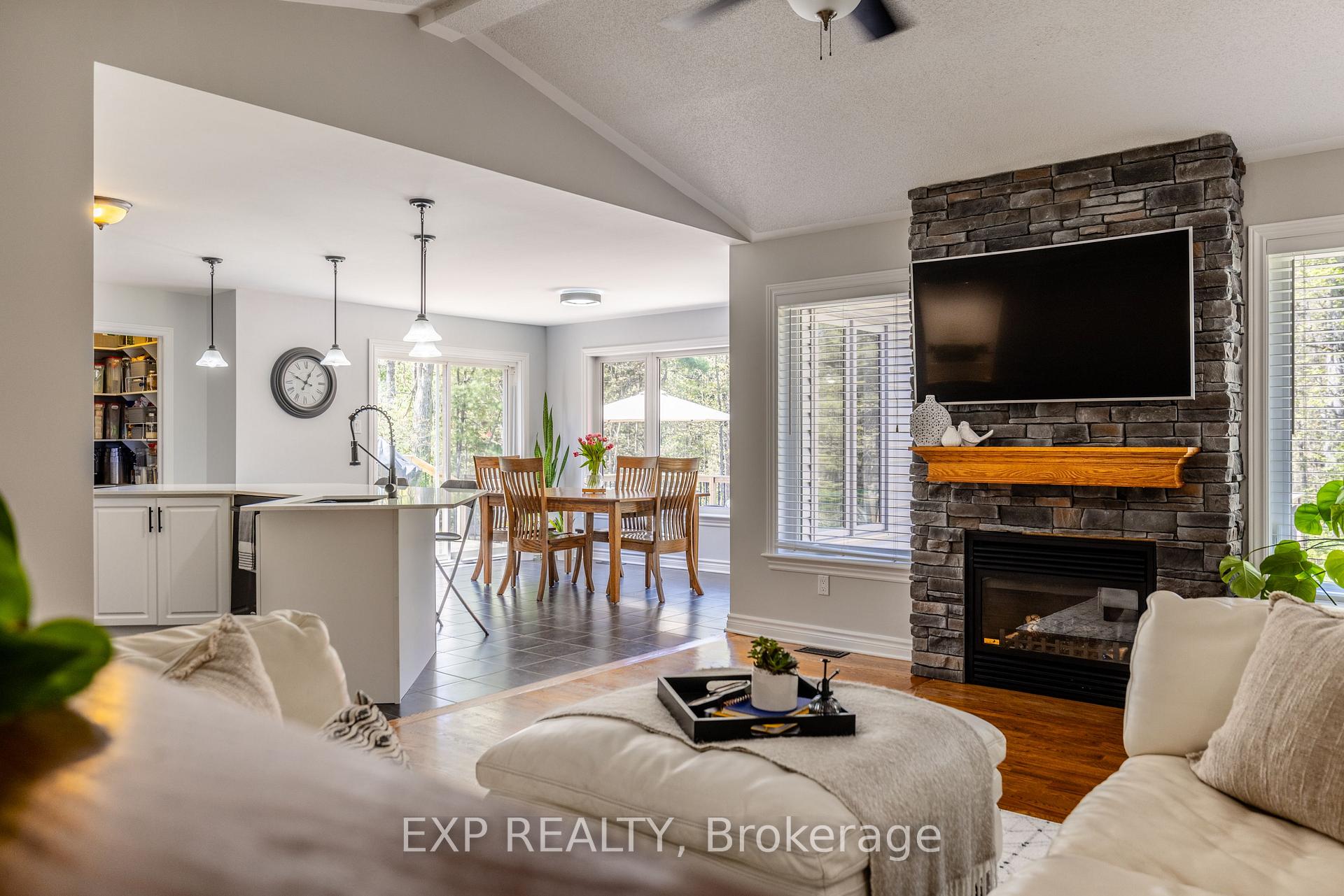 Photo 4 of 122 Irish Street, Beckwith, Beckwith Twp — HOMEH
