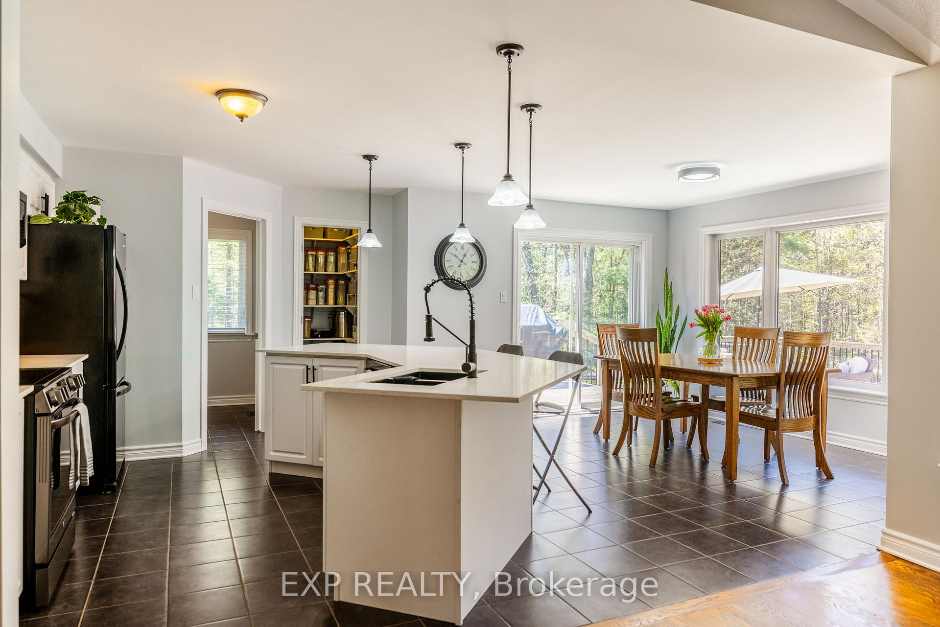 Photo 5 of 122 Irish Street, Beckwith, Beckwith Twp — HOMEH
