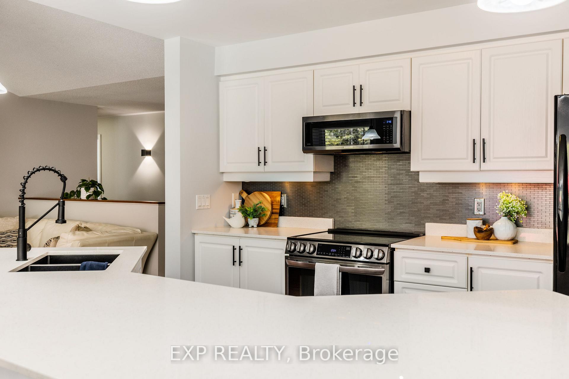 Photo 6 of 122 Irish Street, Beckwith, Beckwith Twp — HOMEH