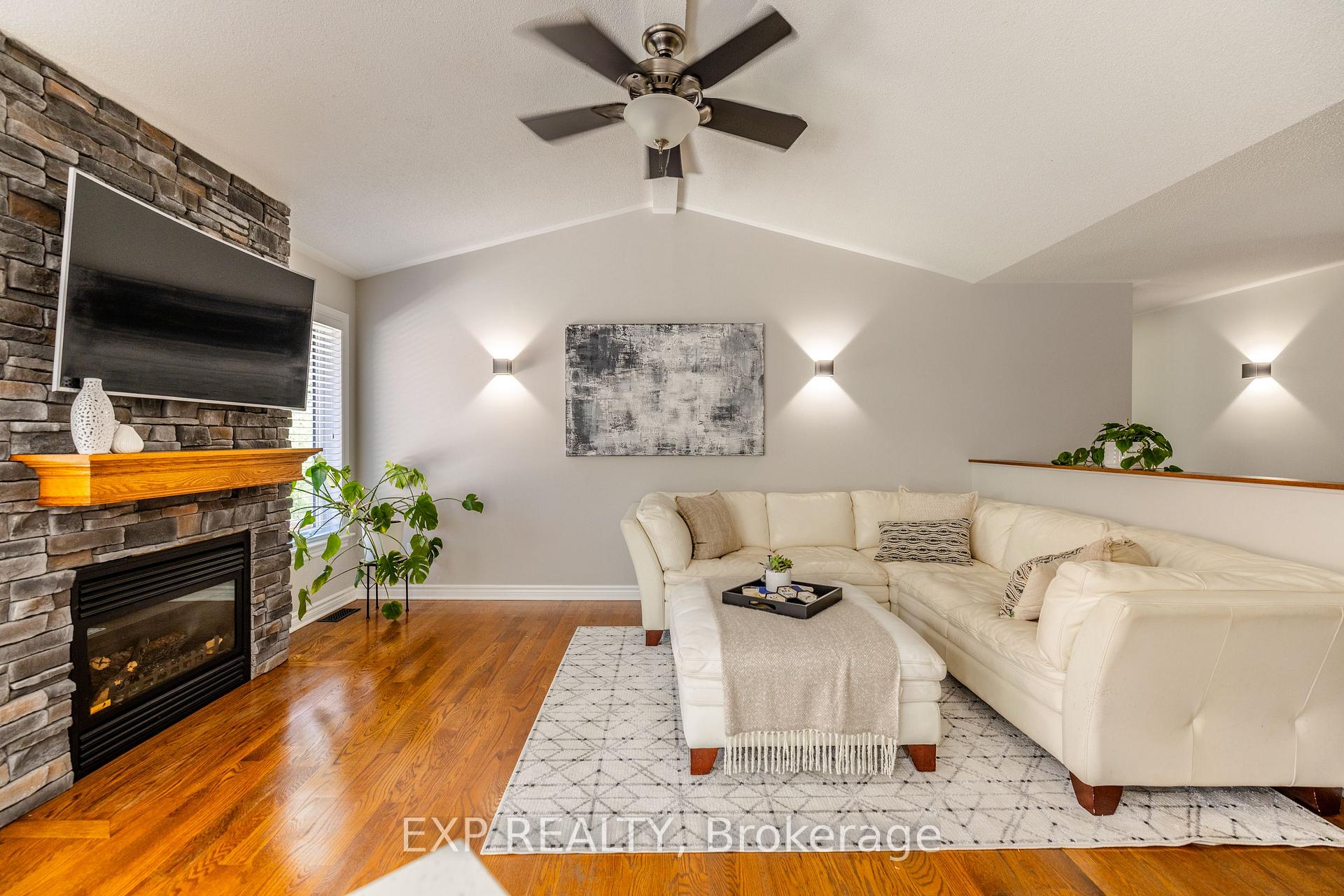 Photo 9 of 122 Irish Street, Beckwith, Beckwith Twp — HOMEH