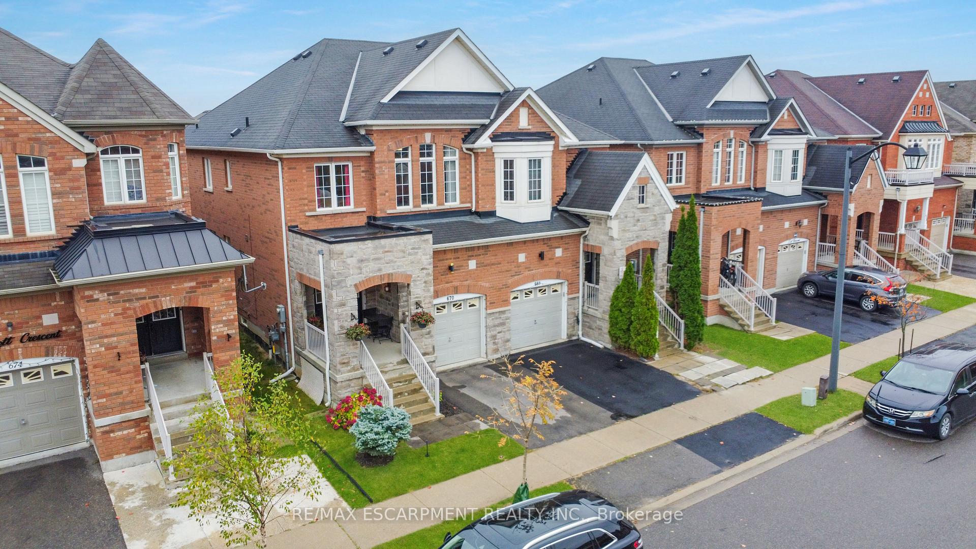 Photo 2 of 670 Lott Crescent, Milton, Coates — HOMEH