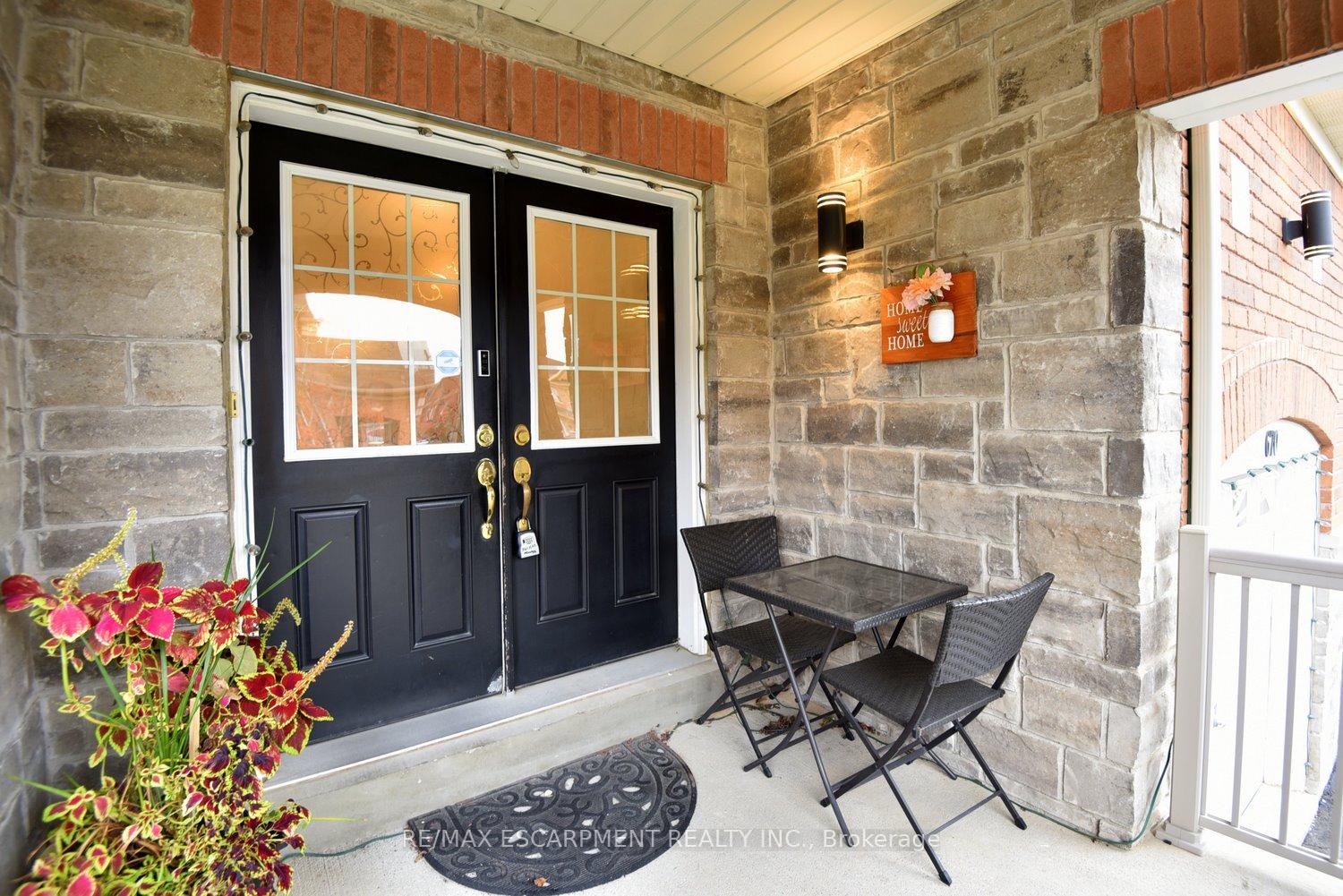 Photo 6 of 670 Lott Crescent, Milton, Coates — HOMEH