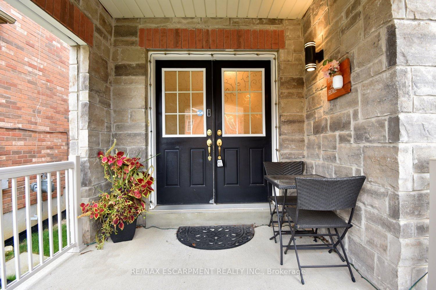 Photo 7 of 670 Lott Crescent, Milton, Coates — HOMEH