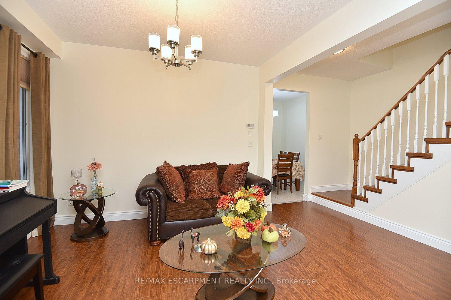 Photo 9 of 670 Lott Crescent, Milton, Coates — HOMEH