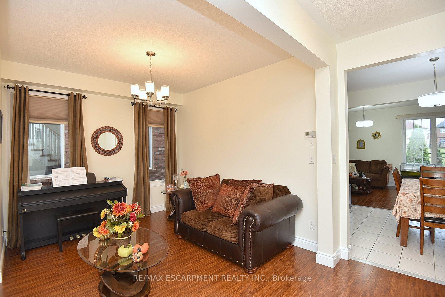 Photo 10 of 670 Lott Crescent, Milton, Coates — HOMEH