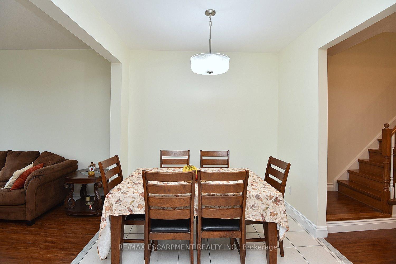 Photo 14 of 670 Lott Crescent, Milton, Coates — HOMEH