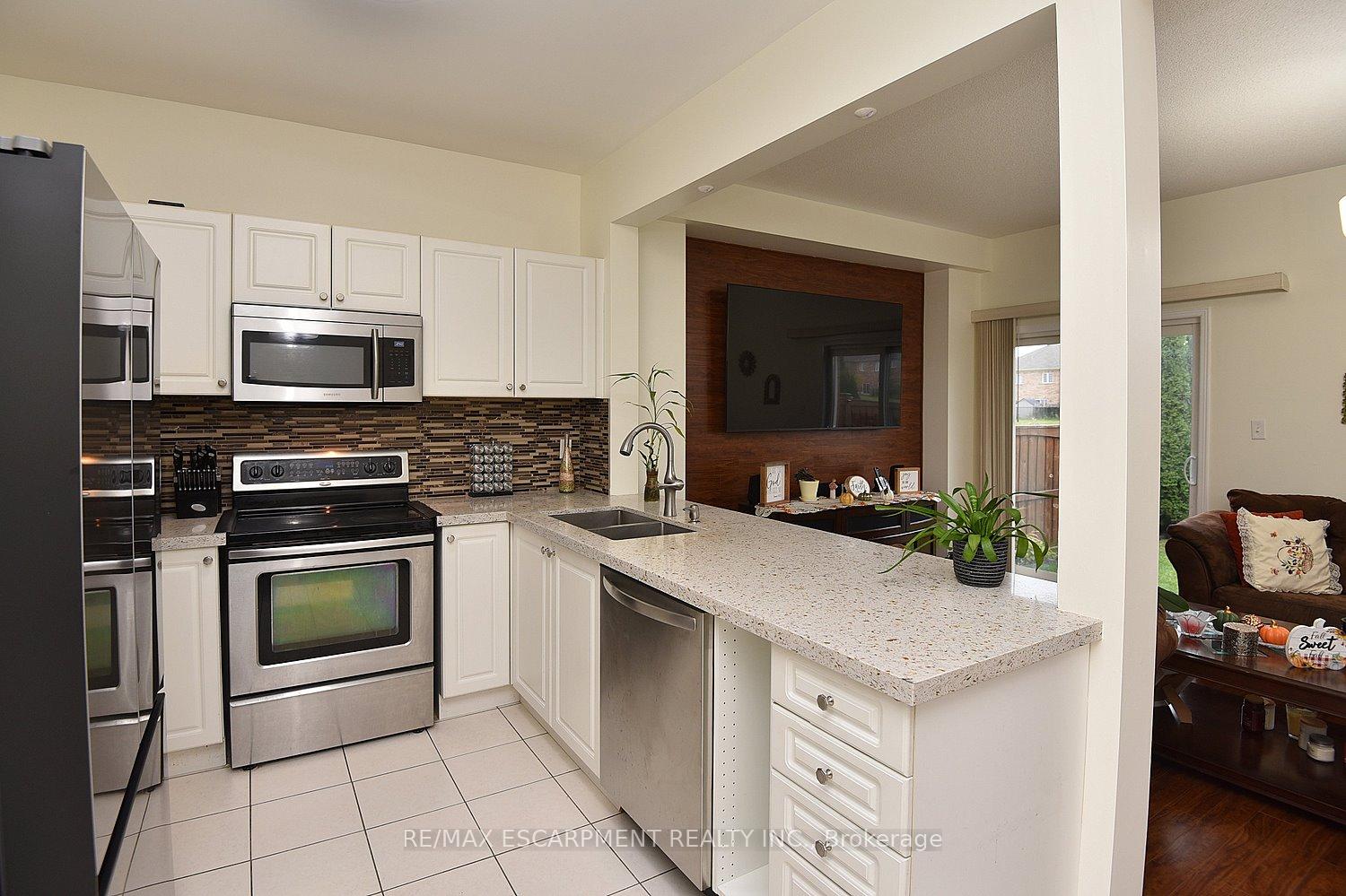 Photo 16 of 670 Lott Crescent, Milton, Coates — HOMEH
