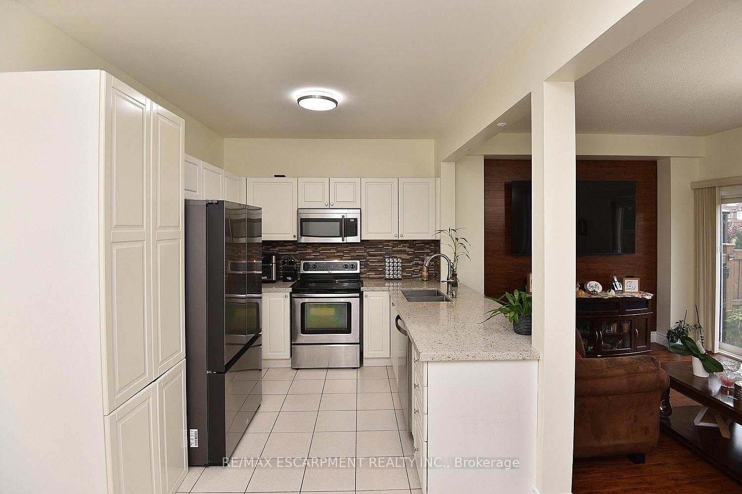 Photo 17 of 670 Lott Crescent, Milton, Coates — HOMEH