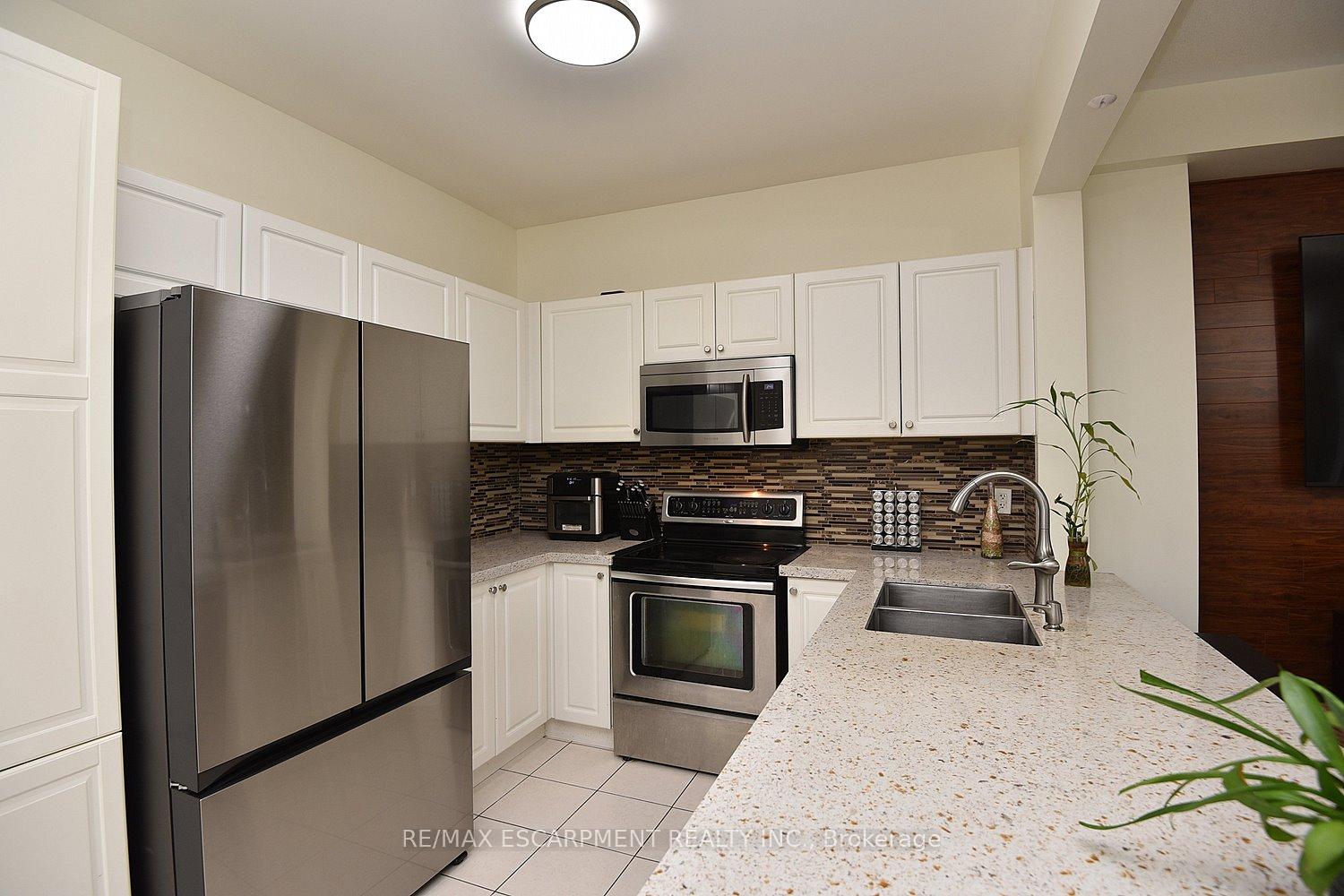 Photo 18 of 670 Lott Crescent, Milton, Coates — HOMEH