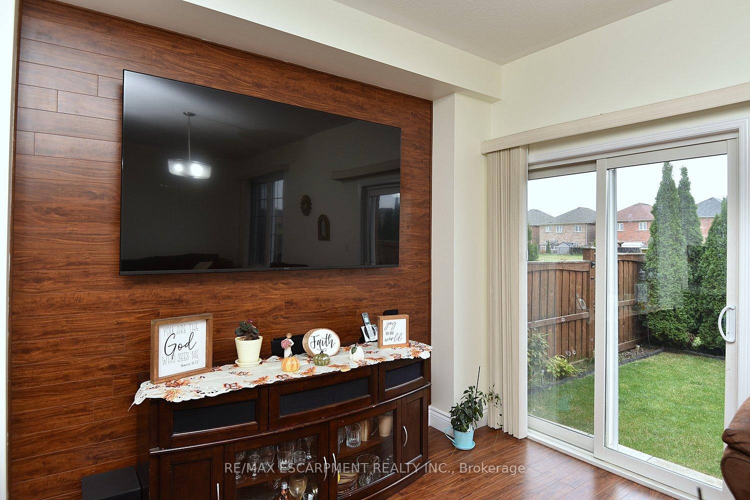 Photo 19 of 670 Lott Crescent, Milton, Coates — HOMEH