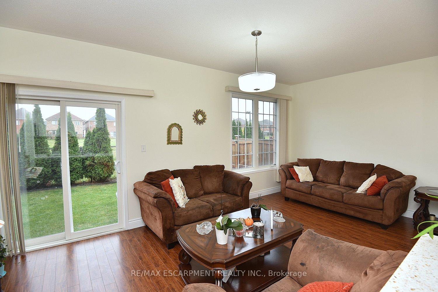 Photo 20 of 670 Lott Crescent, Milton, Coates — HOMEH