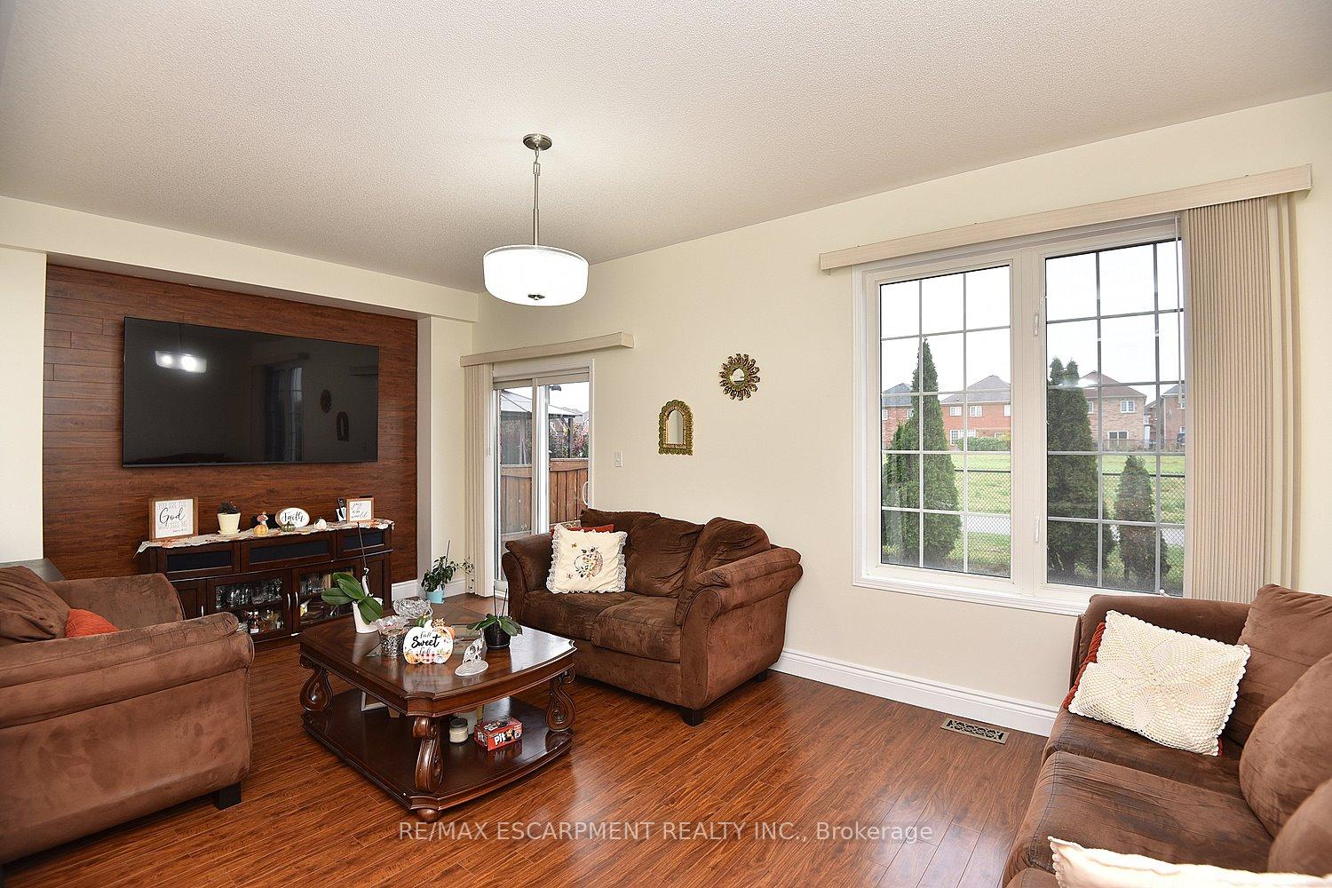 Photo 24 of 670 Lott Crescent, Milton, Coates — HOMEH
