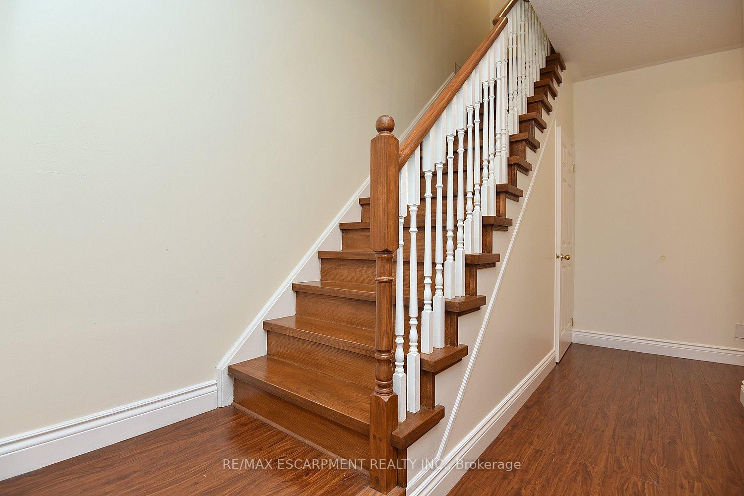 Photo 26 of 670 Lott Crescent, Milton, Coates — HOMEH